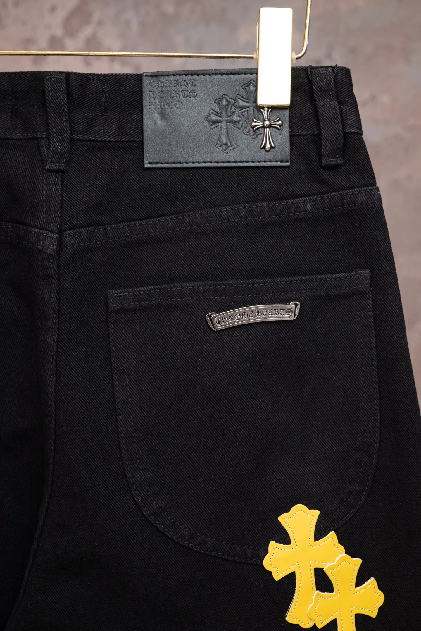 Cross Patch Straight-Leg Jeans D18019775 — view 6