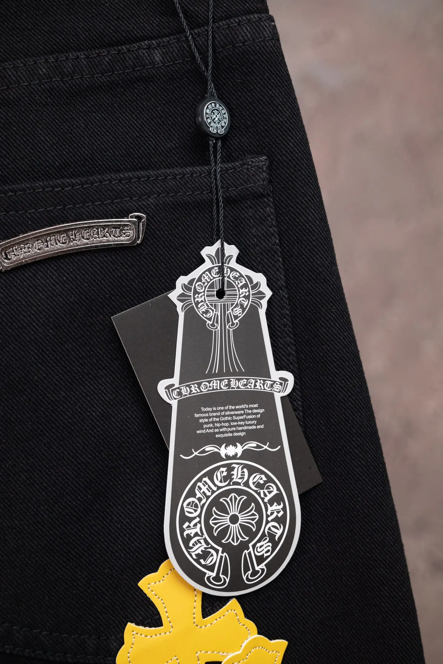 Cross Patch Straight-Leg Jeans D18019775 — view 8