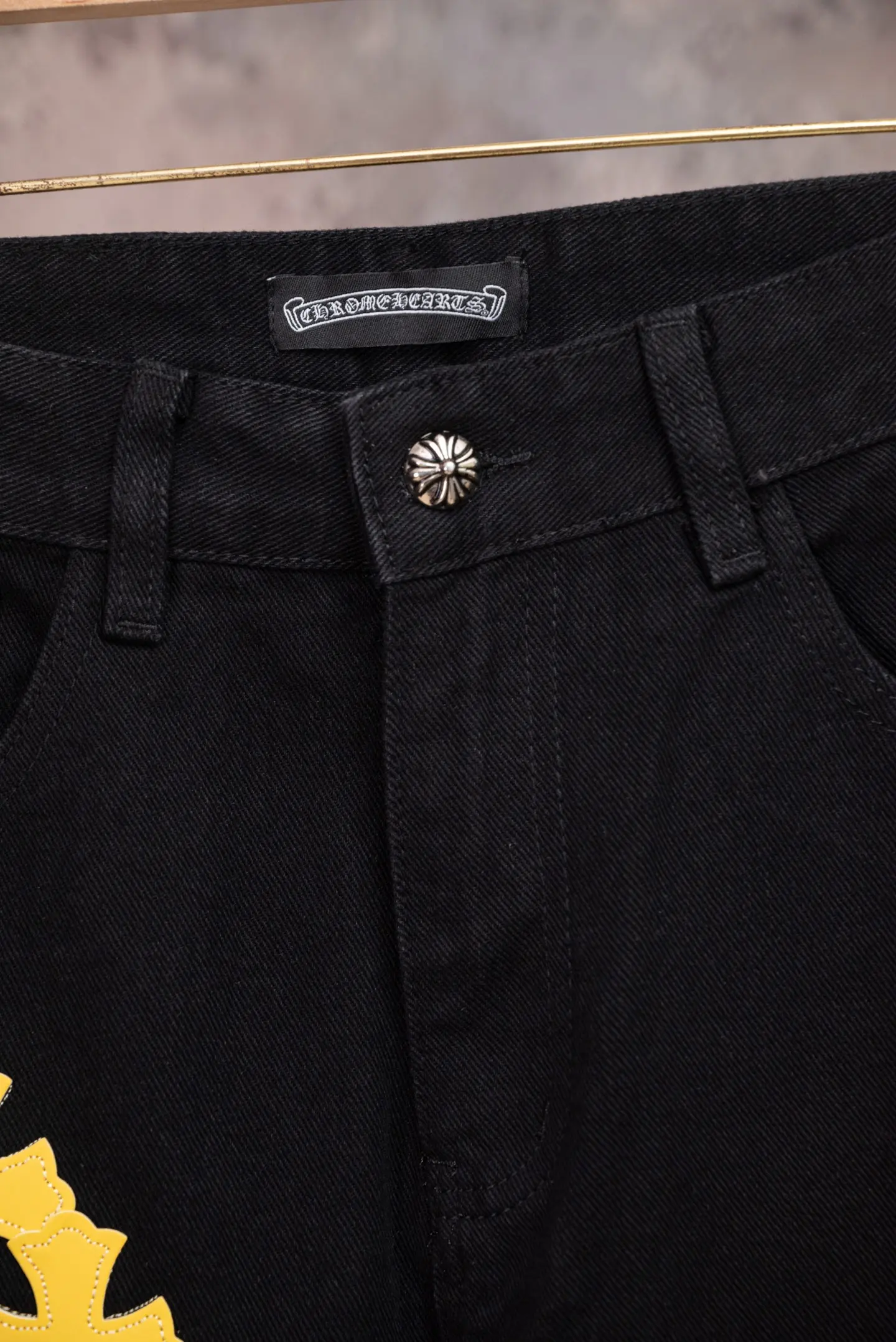 Cross Patch Straight-Leg Jeans D18019775 — view 10