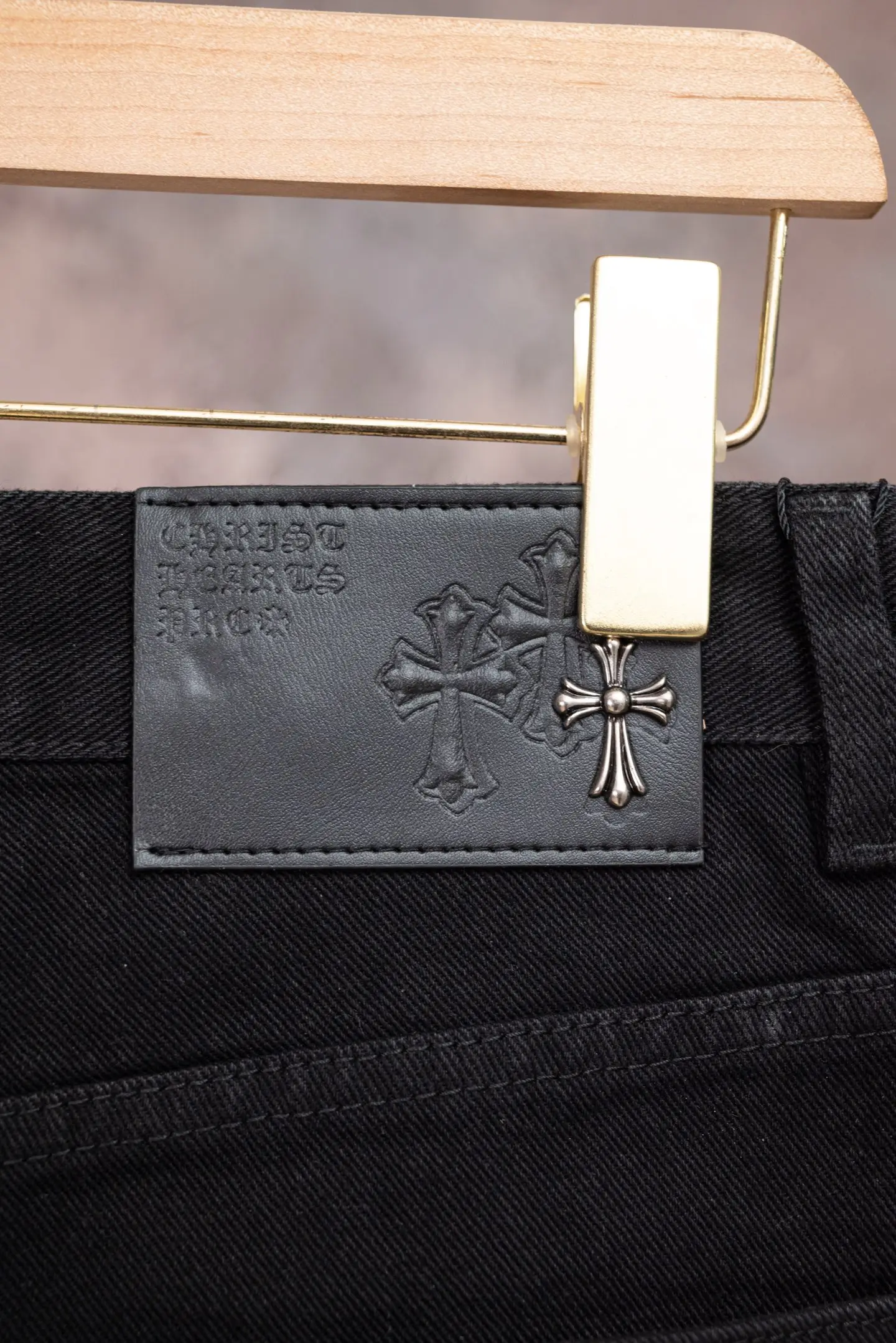 Cross Patch Straight-Leg Jeans D18019775 — view 11