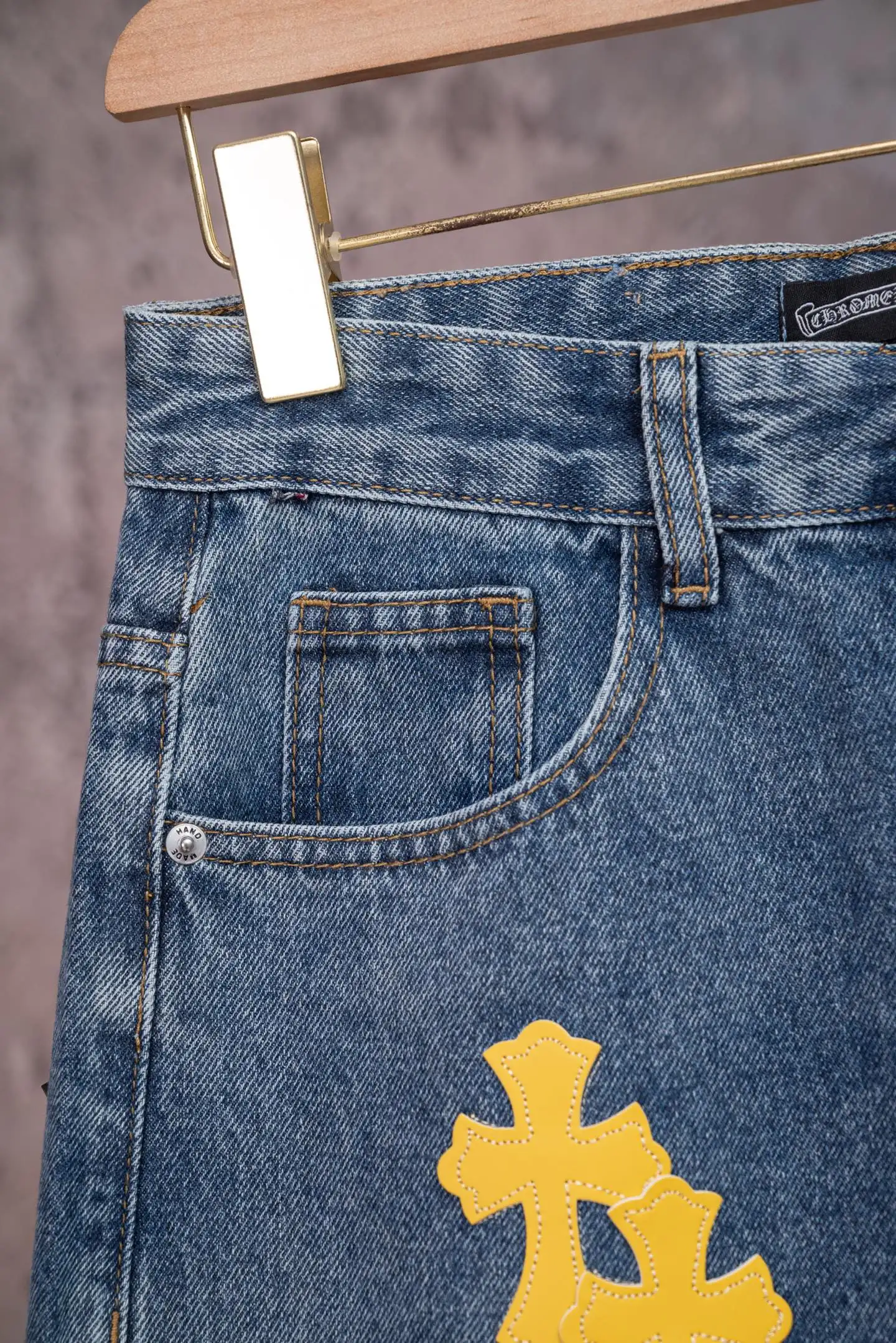 Cross Patch Straight-Leg Jeans D18019774 — view 5