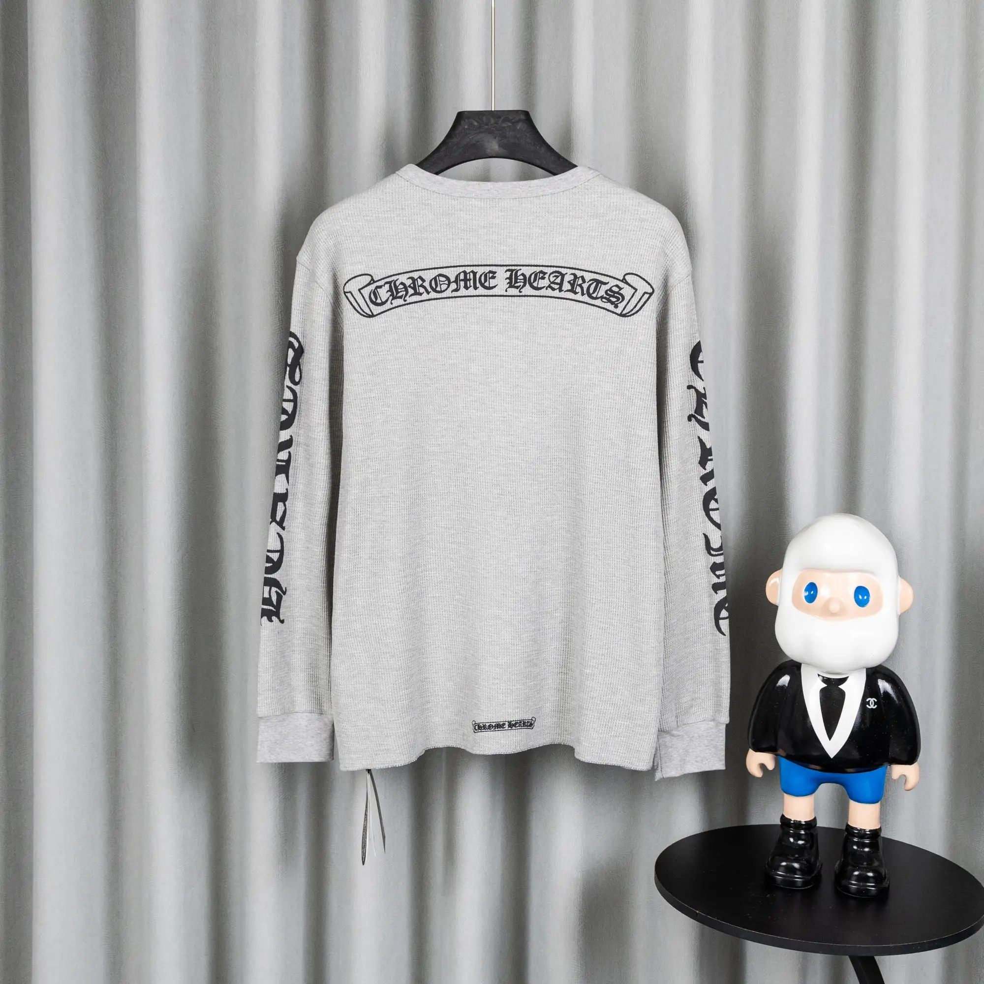 Logo-Print Waffle-Knit Long-Sleeved T-Shirt D19019744 — view 2