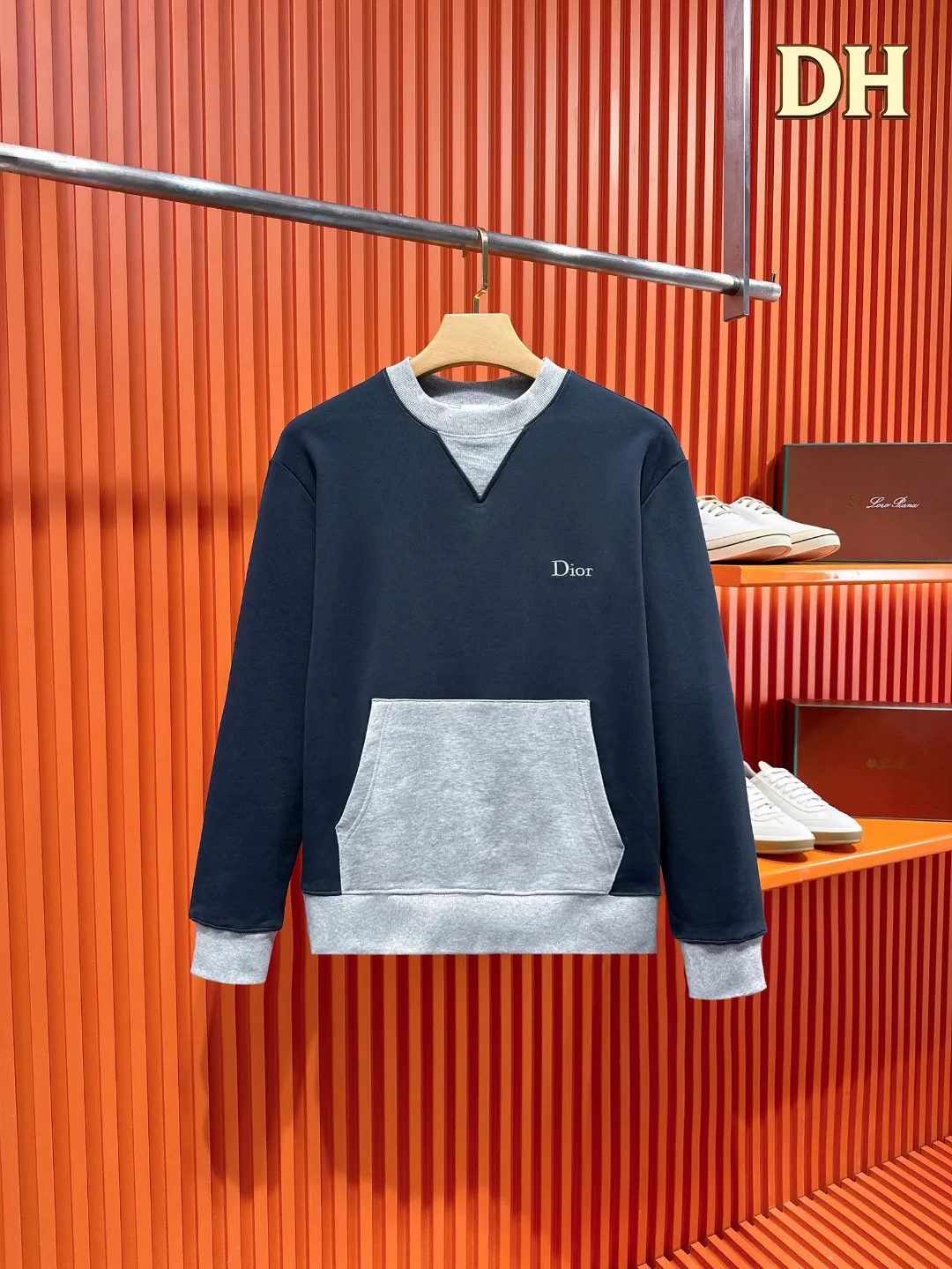 Two-Tone Logo Embroidery Sweatshirt D19519714