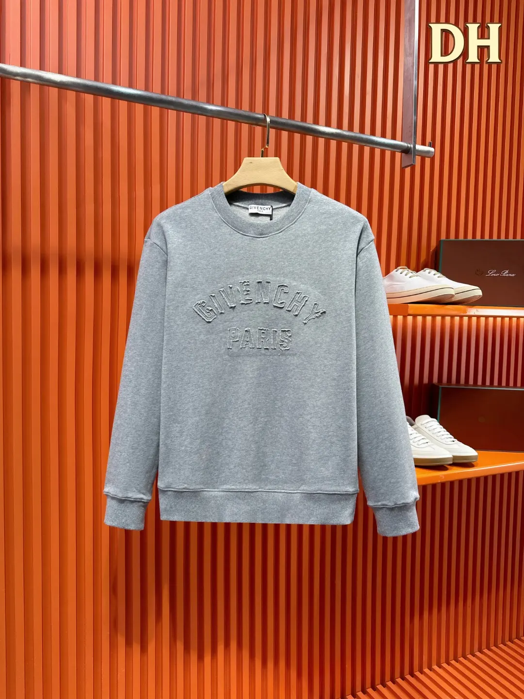 Logo Embroidered Crew-Neck Sweatshirt D19519691