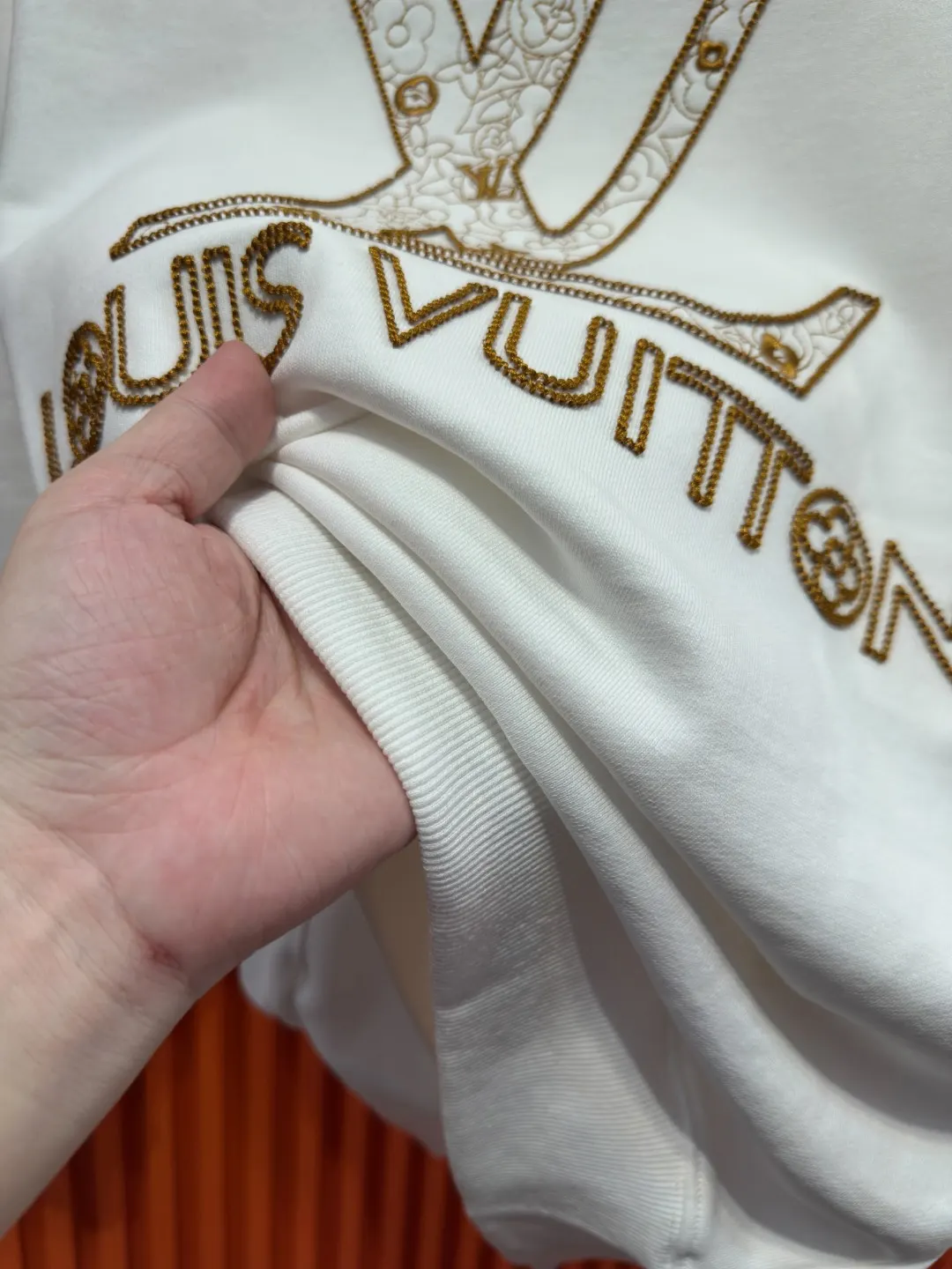 Embroidered Logo Crew-Neck Sweatshirt D19519703 — view 9