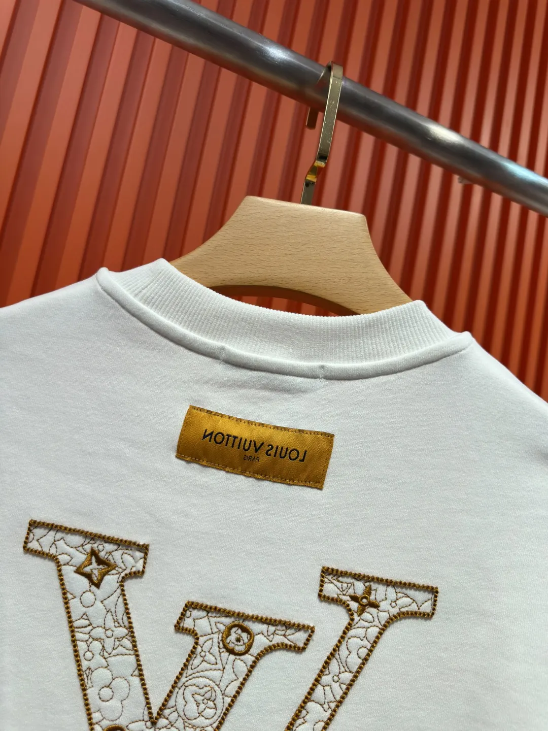 Embroidered Logo Crew-Neck Sweatshirt D19519703 — view 10