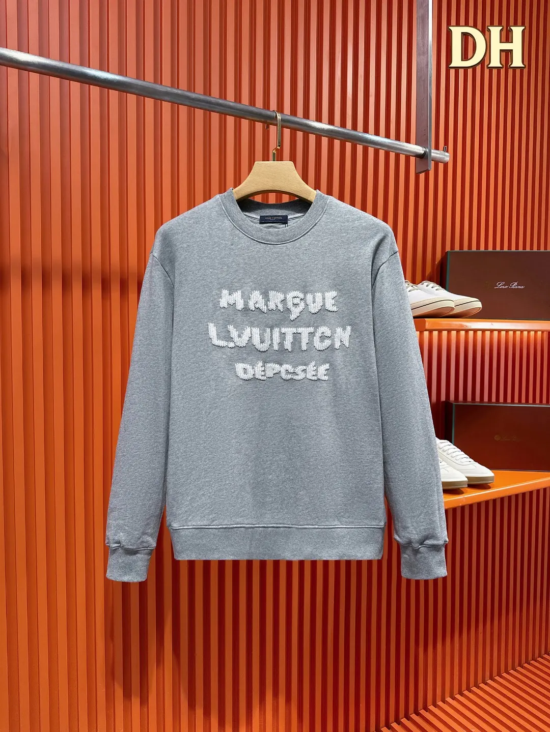 Embroidered Logo Crew-Neck Sweatshirt D19519709