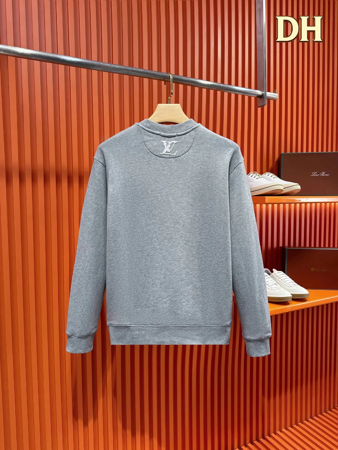 Embroidered Logo Crew-Neck Sweatshirt D19519709 — view 2