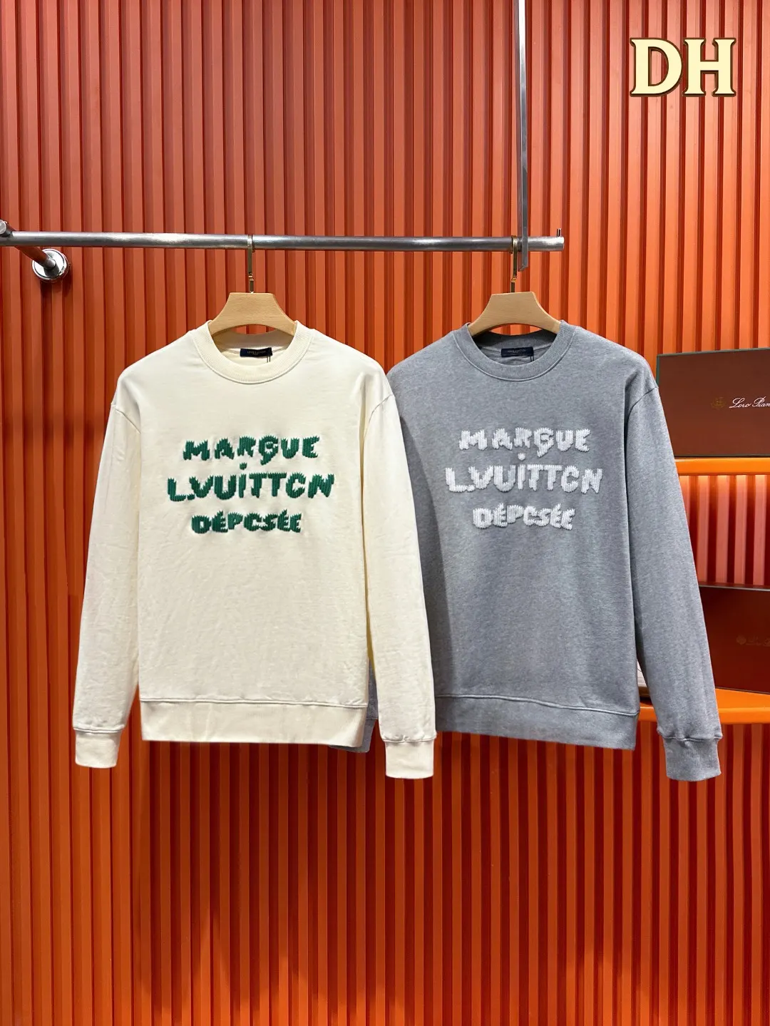 Embroidered Logo Crew-Neck Sweatshirt D19519709 — view 3