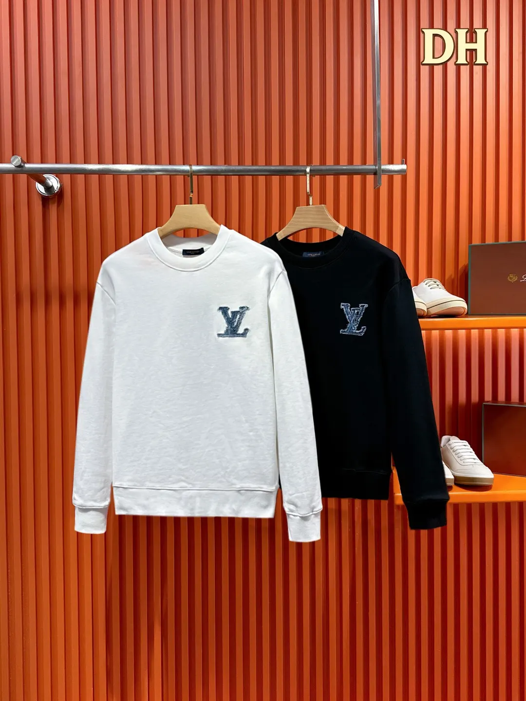 Logo Patch Embroidered Cotton Sweatshirt D20519707 — view 3