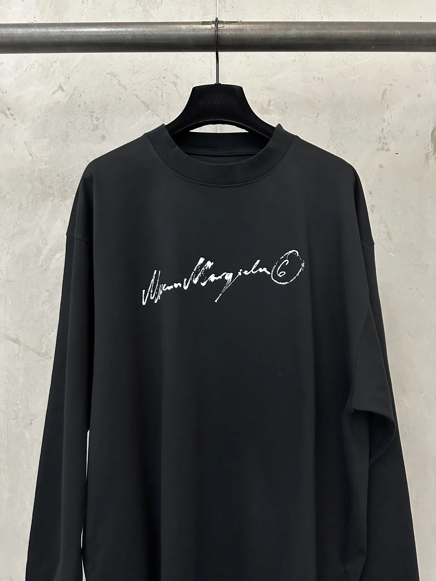 MM6 Maison Margiela Signature Logo Long-Sleeve T-Shirt D22023156 — view 3
