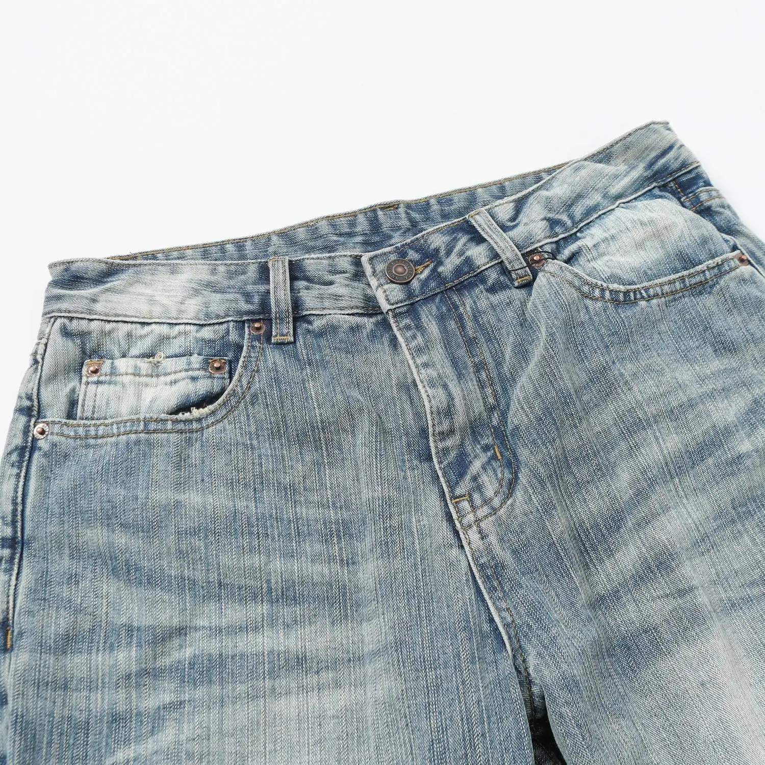 Washed Distressed Flared Jeans D25018690 — view 11