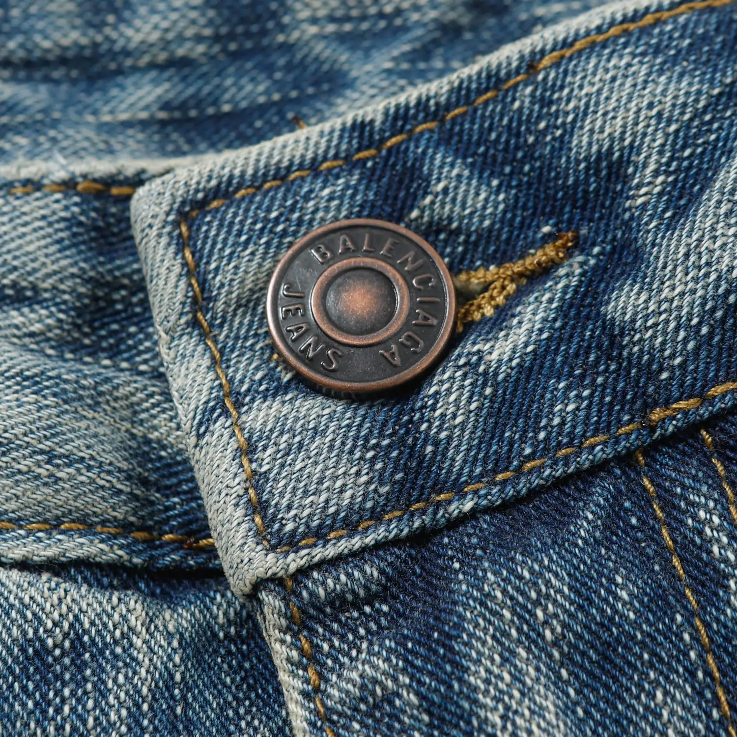 Washed Distressed Flared Jeans D25018690 — view 12