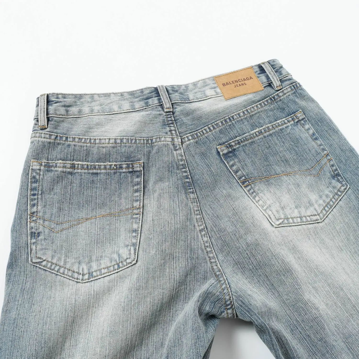 Washed Distressed Flared Jeans D25018690 — view 13
