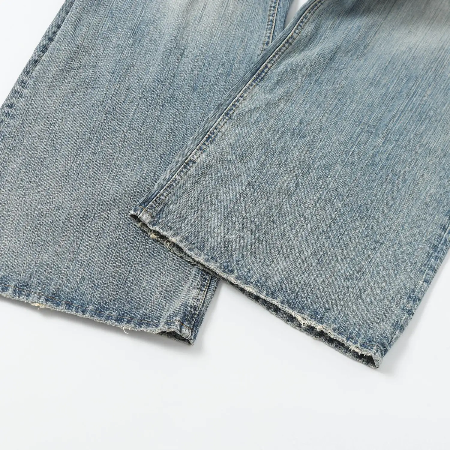 Washed Distressed Flared Jeans D25018690 — view 14