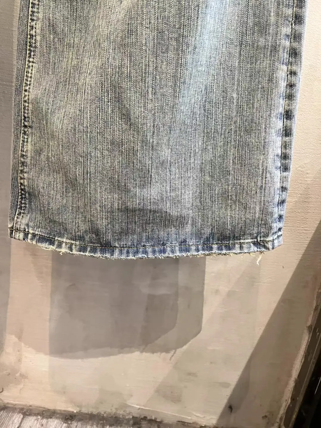 Washed Distressed Flared Jeans D25018690 — view 22