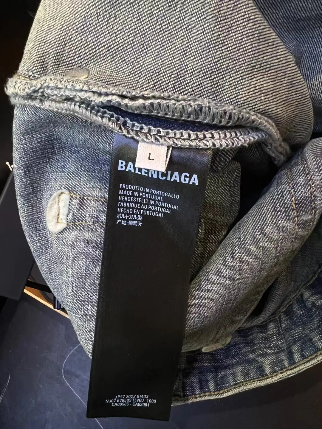 Washed Distressed Flared Jeans D25018690 — view 25