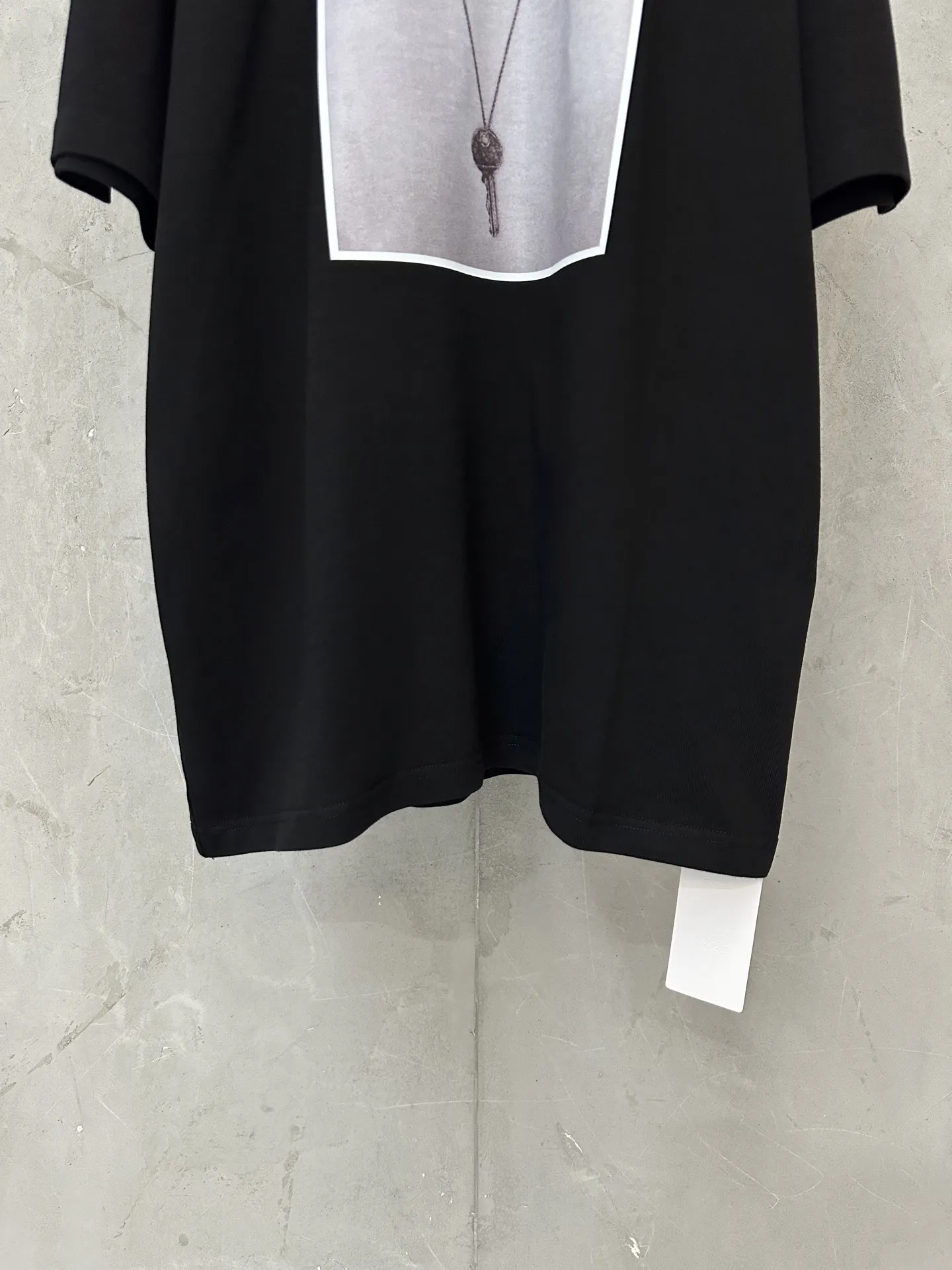 Key Graphic Print Heavyweight Cotton T-Shirt D18011351 — view 4