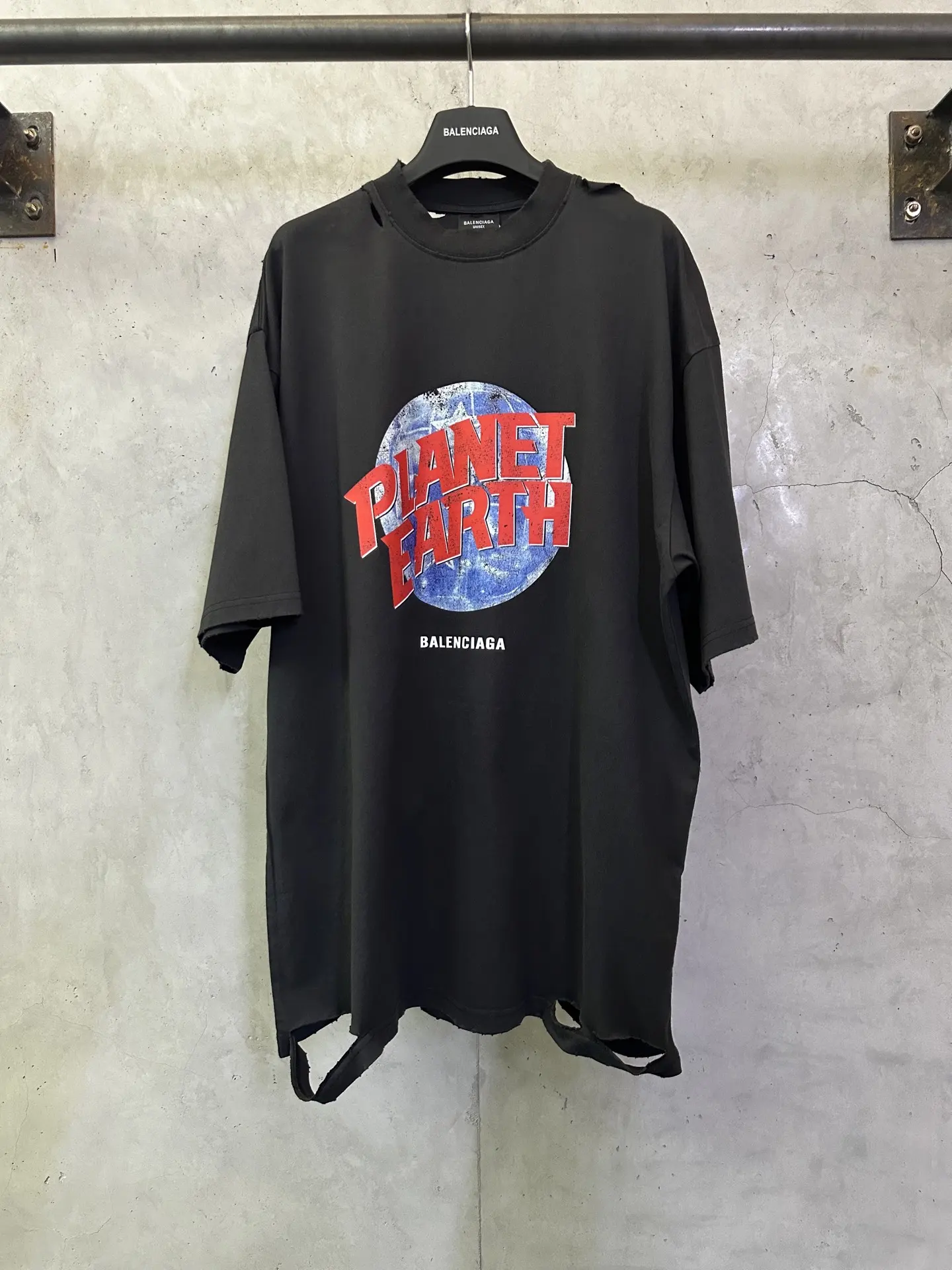Planet Earth Distressed Graphic T-Shirt D21012422