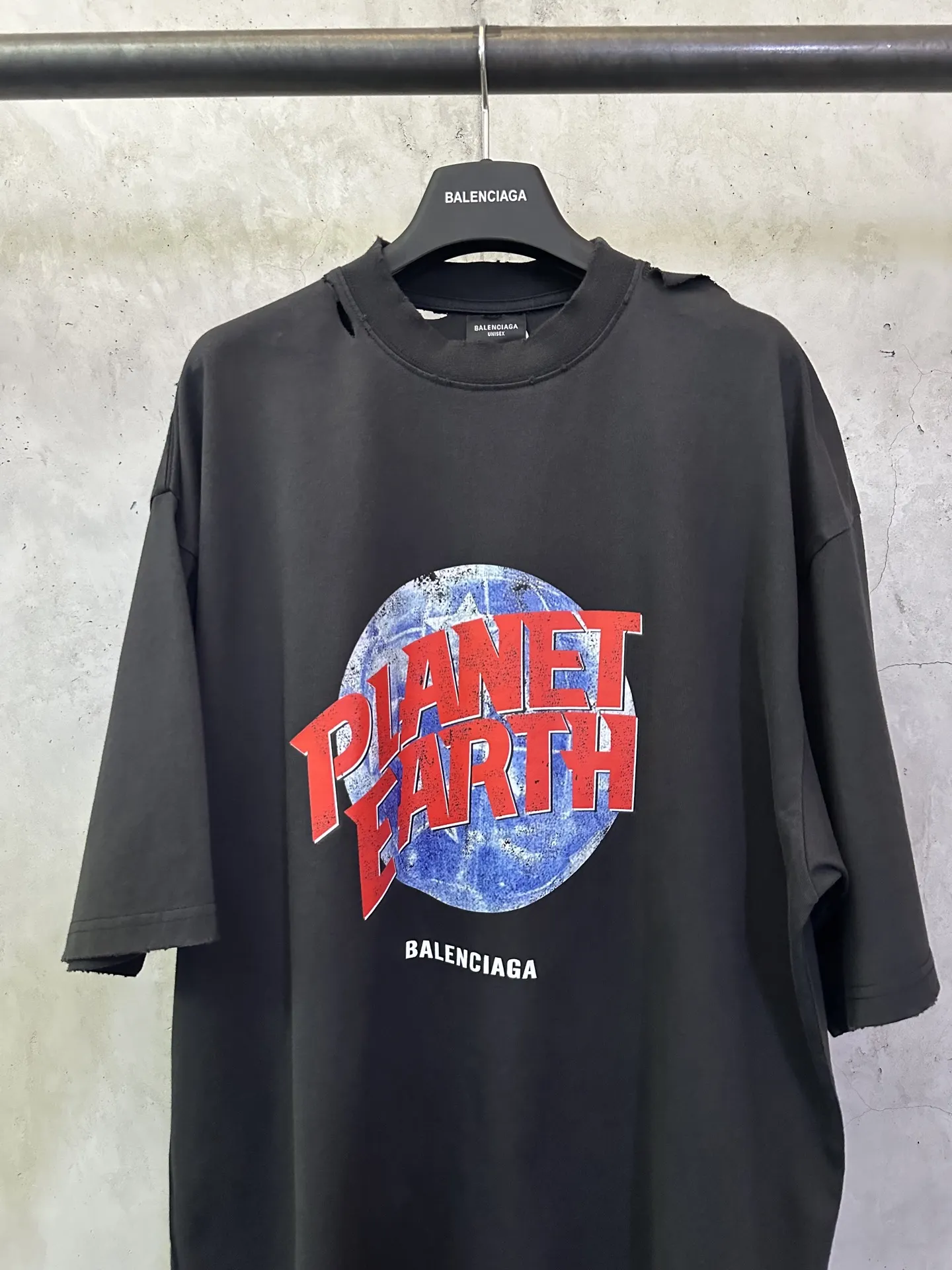Planet Earth Distressed Graphic T-Shirt D21012422 — view 3