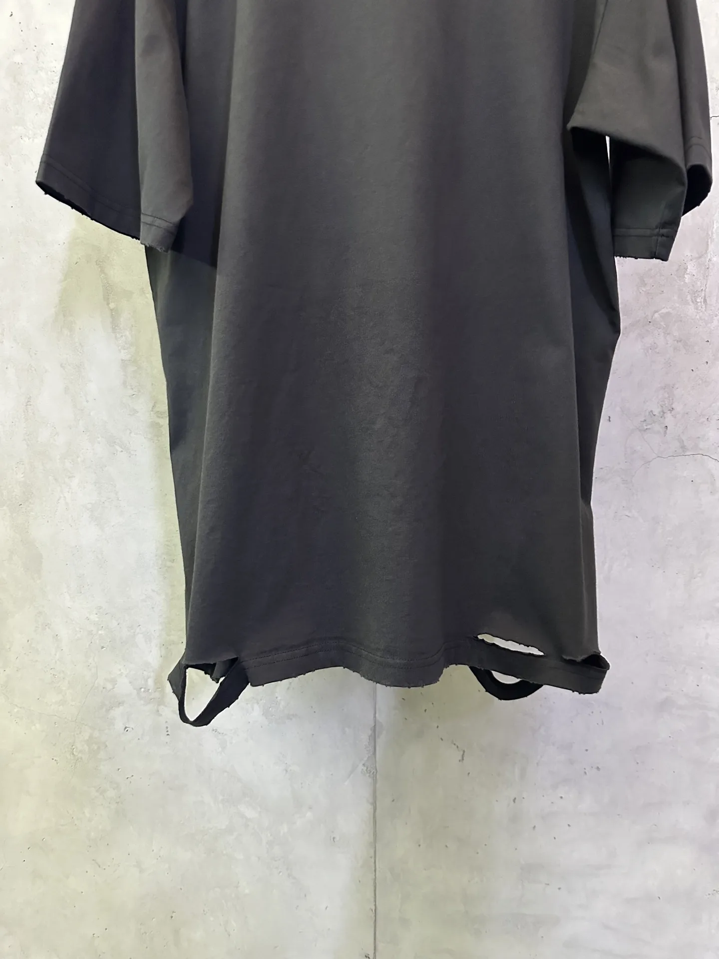Planet Earth Distressed Graphic T-Shirt D21012422 — view 4