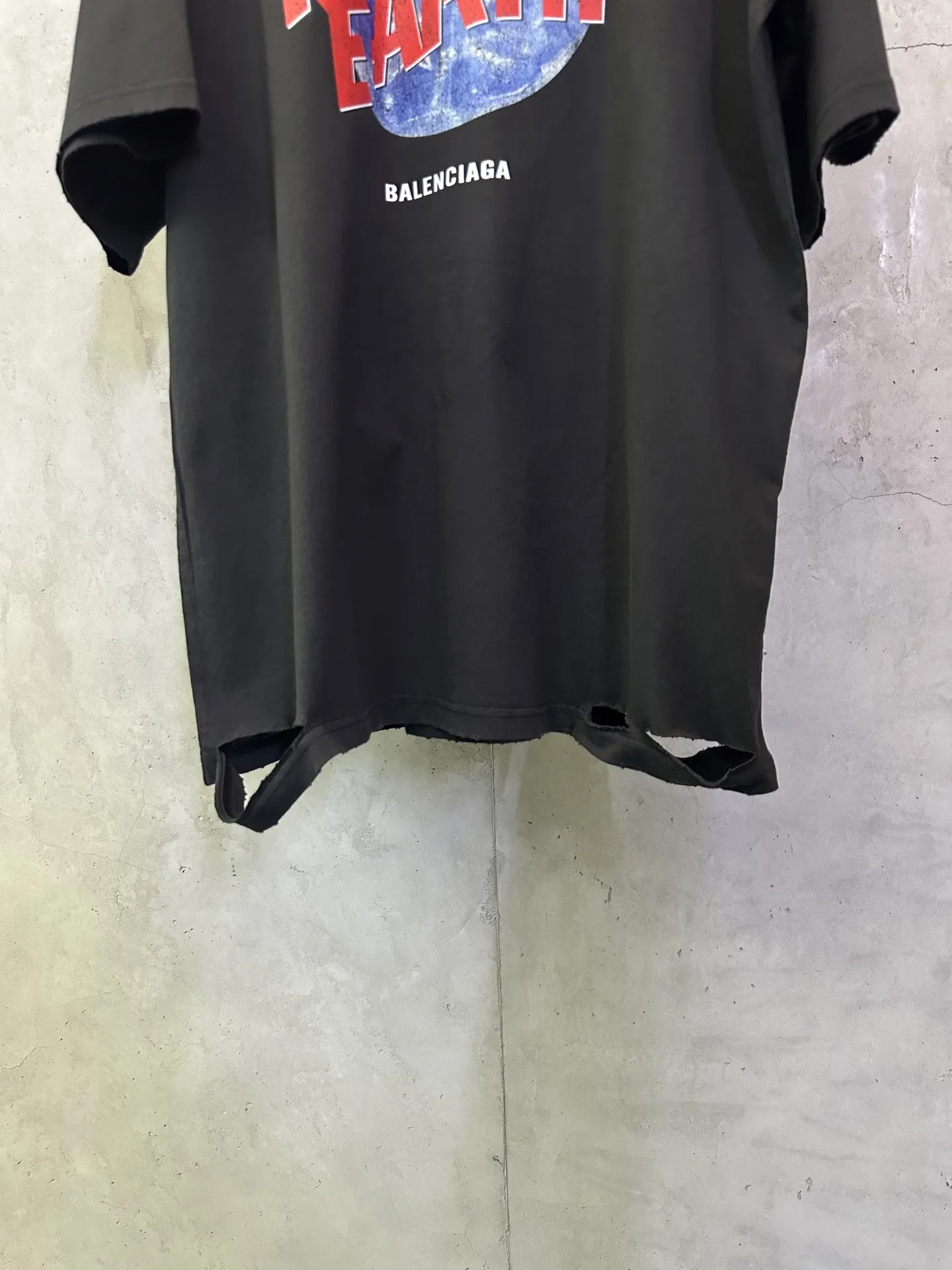 Planet Earth Distressed Graphic T-Shirt D21012422 — view 6