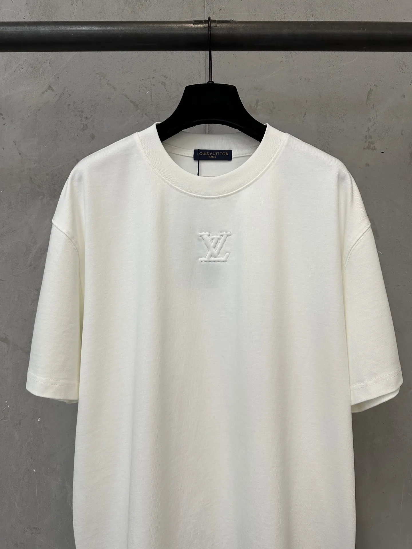 Embossed Logo Heavyweight Cotton T-Shirt D21020486 — view 3