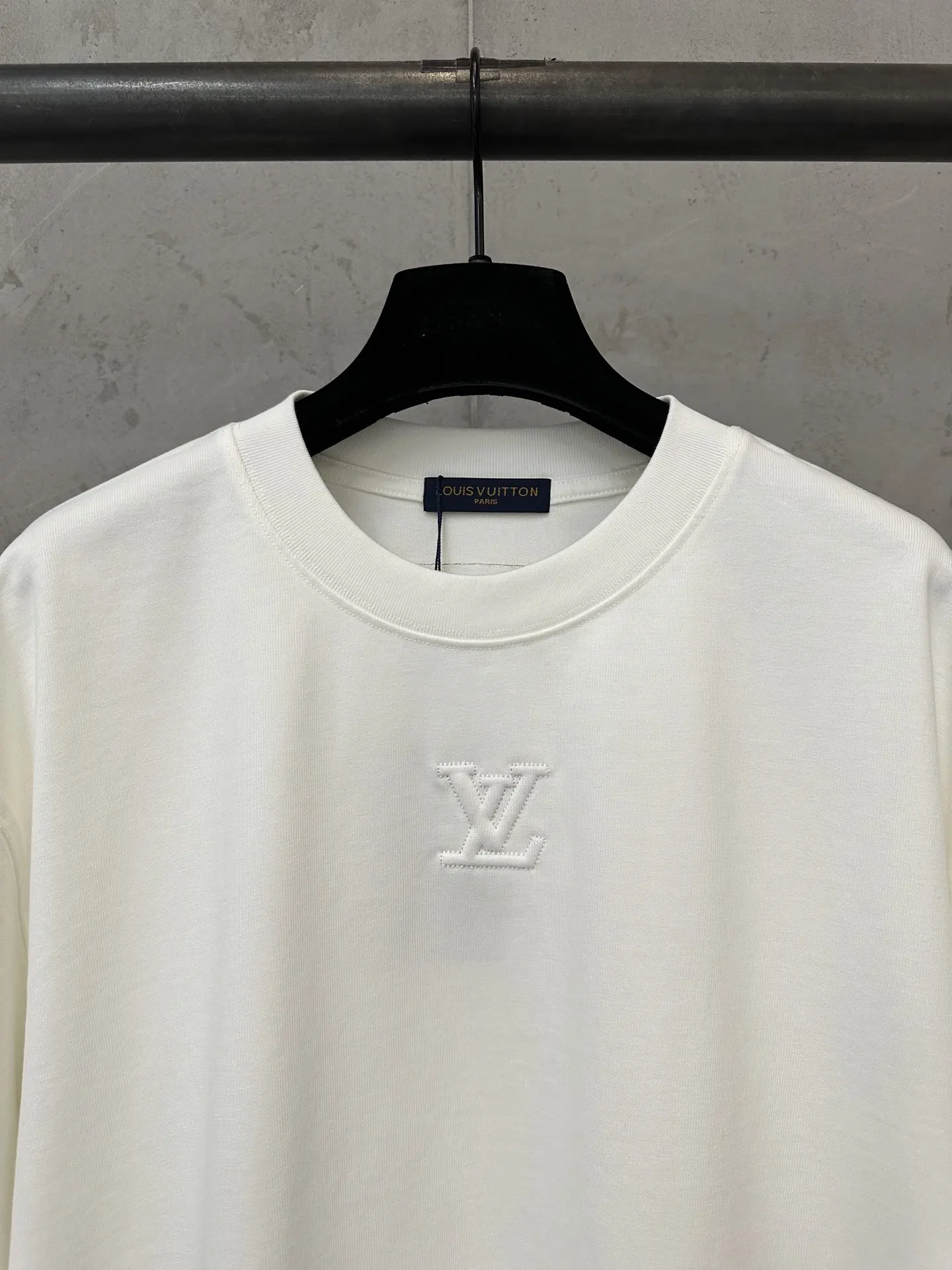 Embossed Logo Heavyweight Cotton T-Shirt D21020486 — view 5