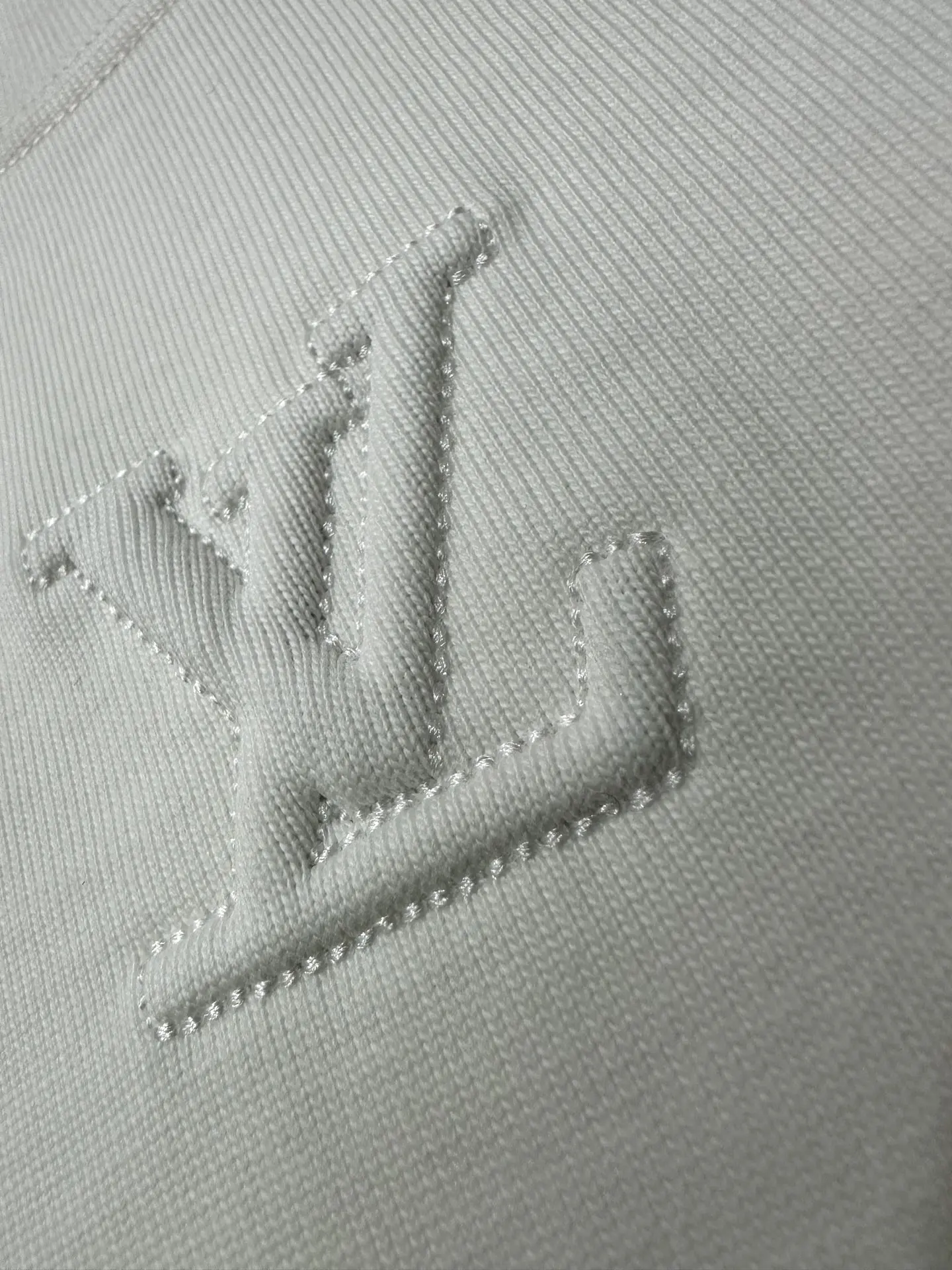 Embossed Logo Heavyweight Cotton T-Shirt D21020486 — view 8