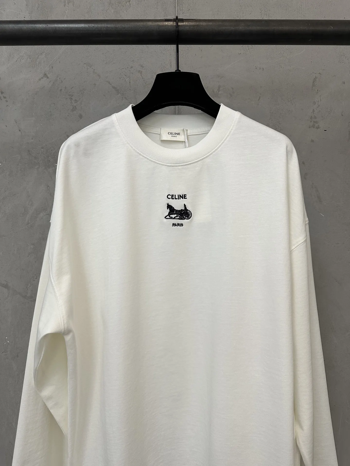 Triomphe Carriage Embroidered Long-Sleeve T-Shirt D22018847 — view 3