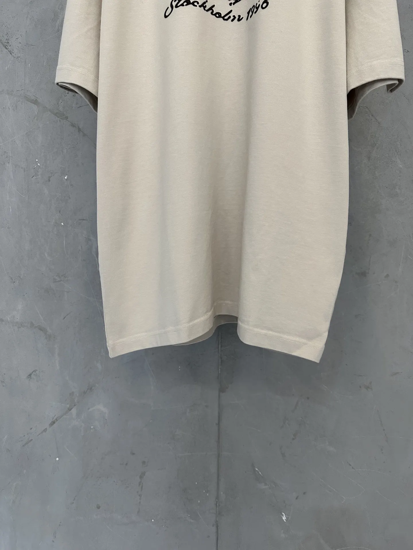Logo Script Heavyweight Cotton T-Shirt D22011897 — view 4