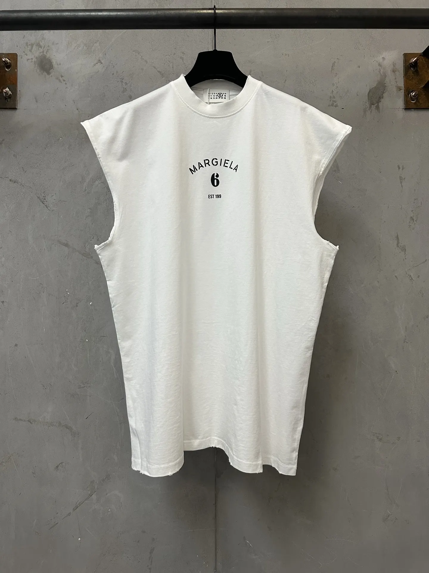 MM6 Logo Print Sleeveless T-Shirt D16011184