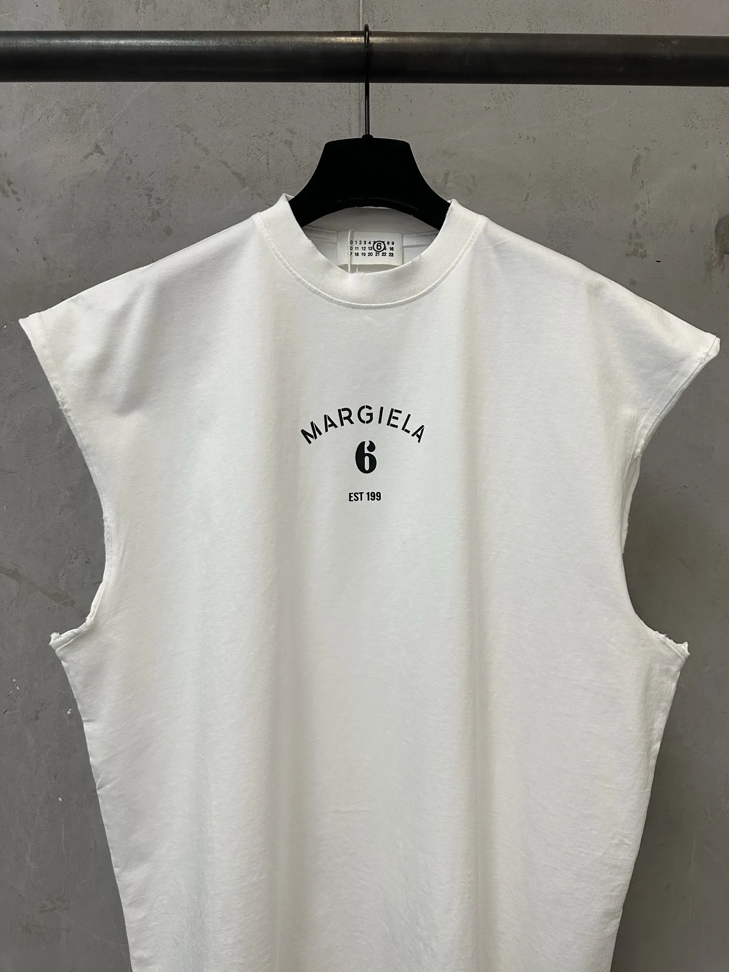 MM6 Logo Print Sleeveless T-Shirt D16011184 — view 3