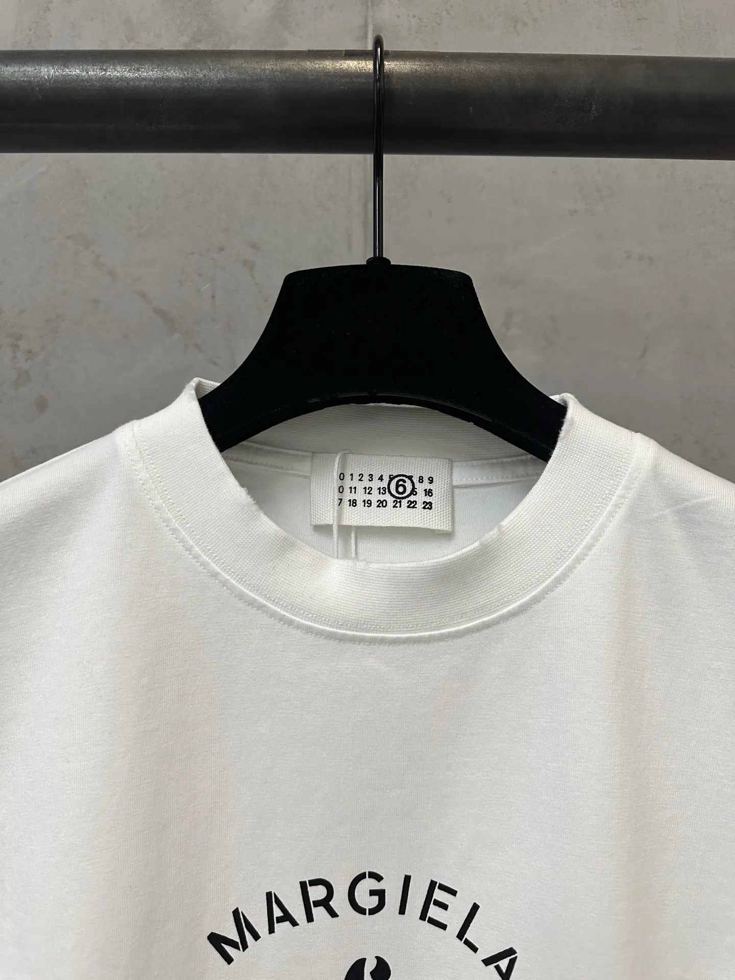 MM6 Logo Print Sleeveless T-Shirt D16011184 — view 5