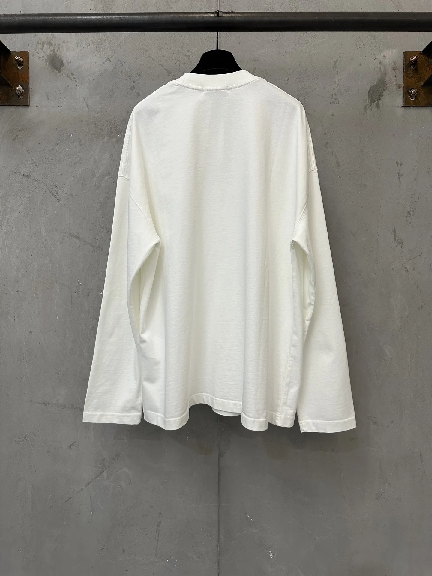 Logo Print Heavyweight Cotton Long-Sleeve T-Shirt D20023738 — view 2