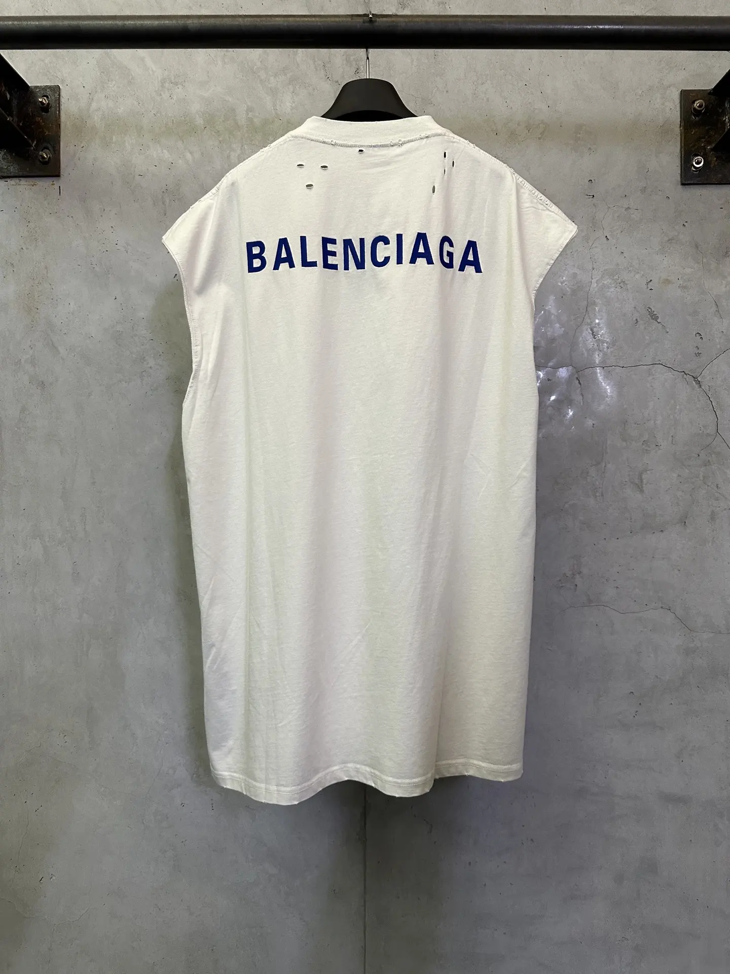 Logo Embroidery Distressed Cotton Tank Top D20512367 — view 2