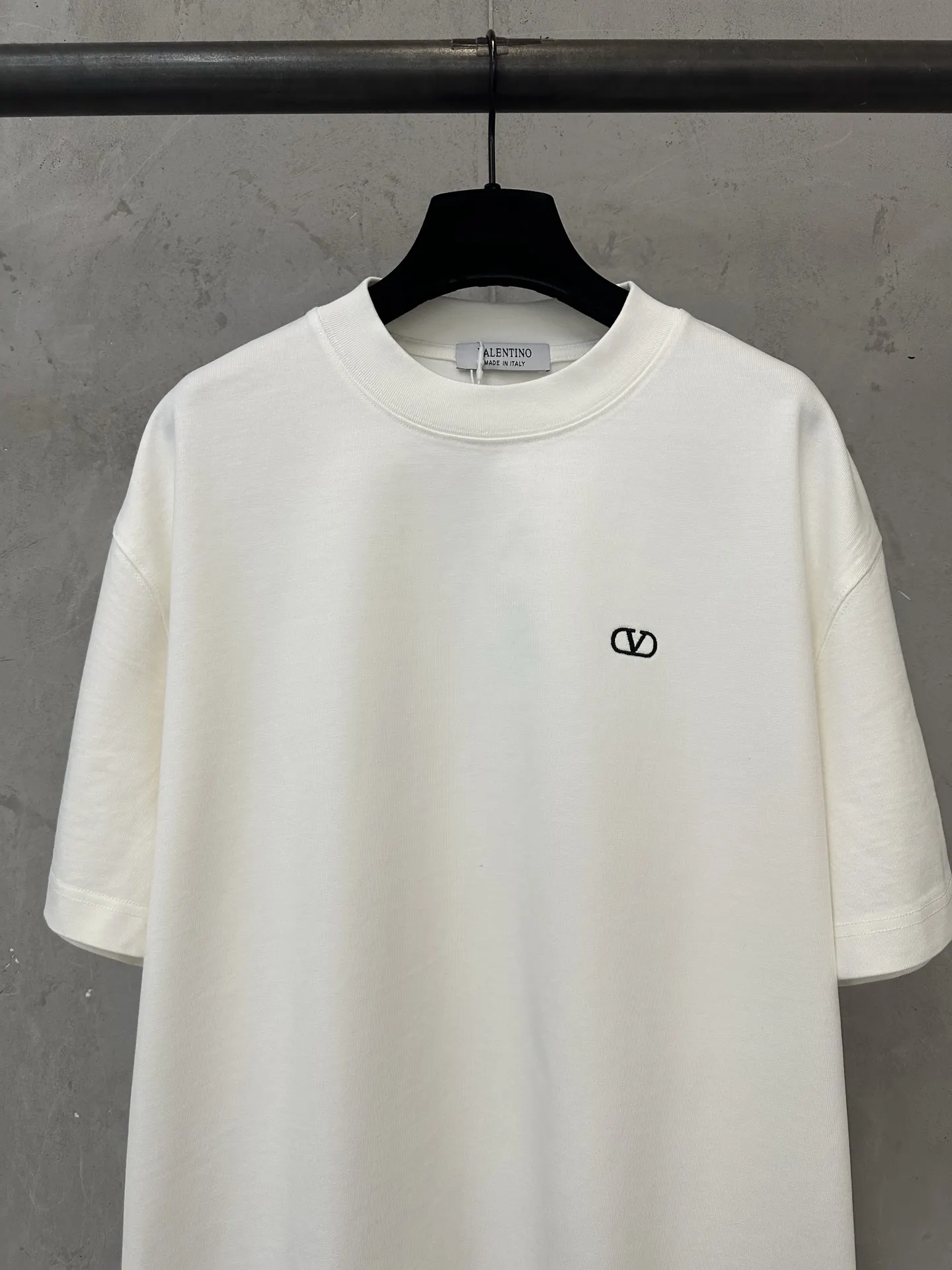 VLogo Embroidered Heavyweight Cotton T-Shirt D21018875 — view 3