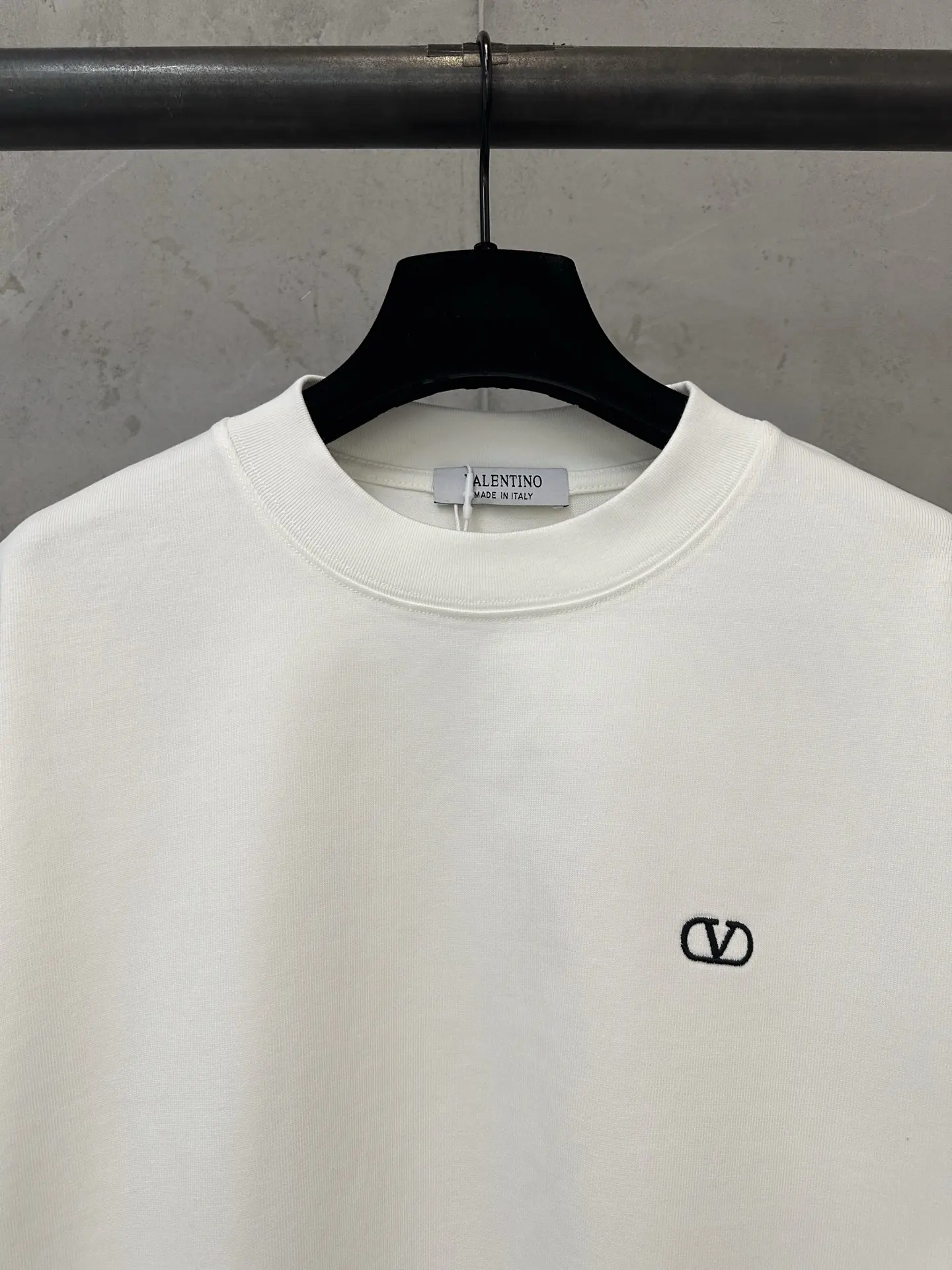 VLogo Embroidered Heavyweight Cotton T-Shirt D21018875 — view 5