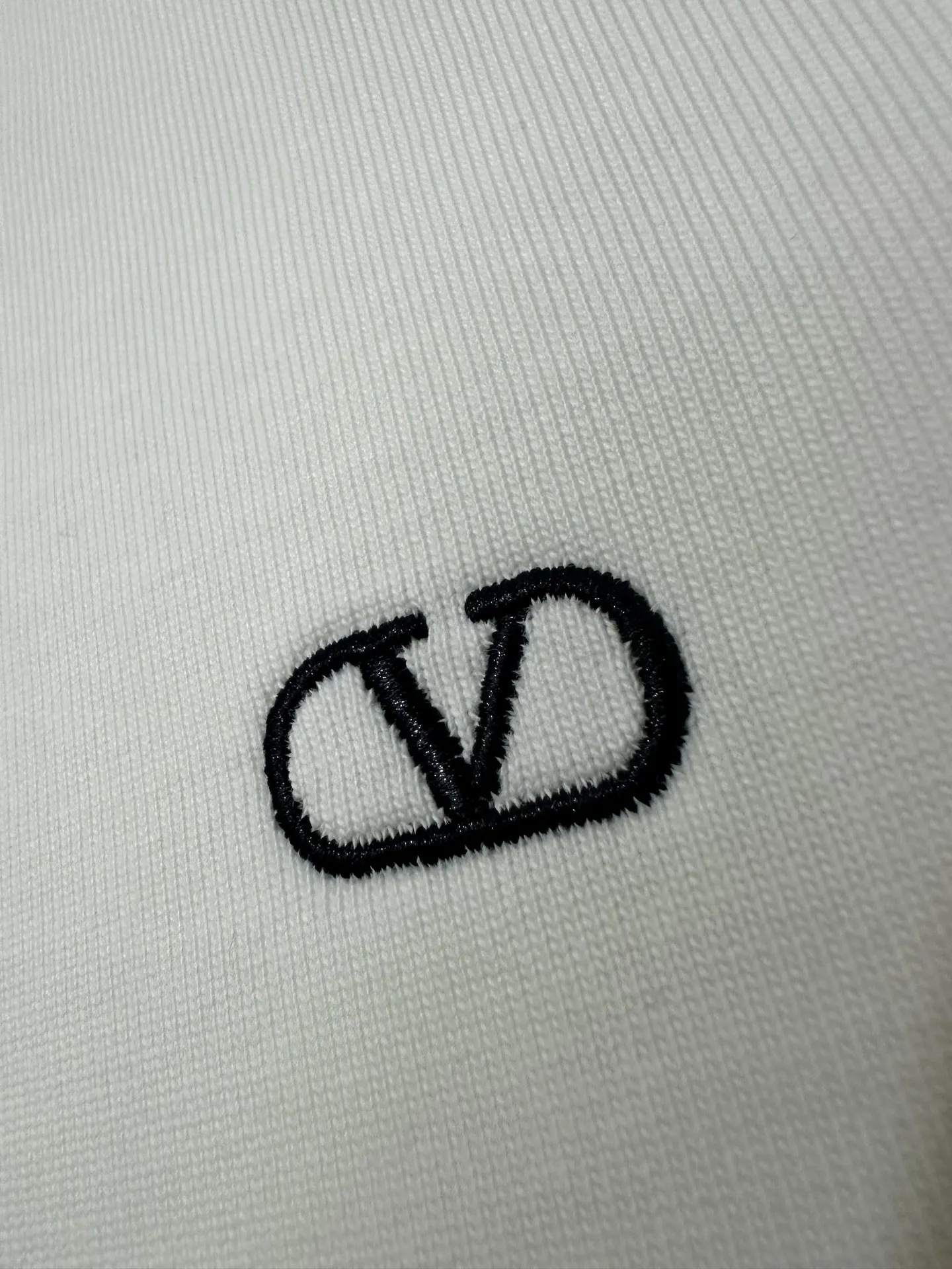 VLogo Embroidered Heavyweight Cotton T-Shirt D21018875 — view 8