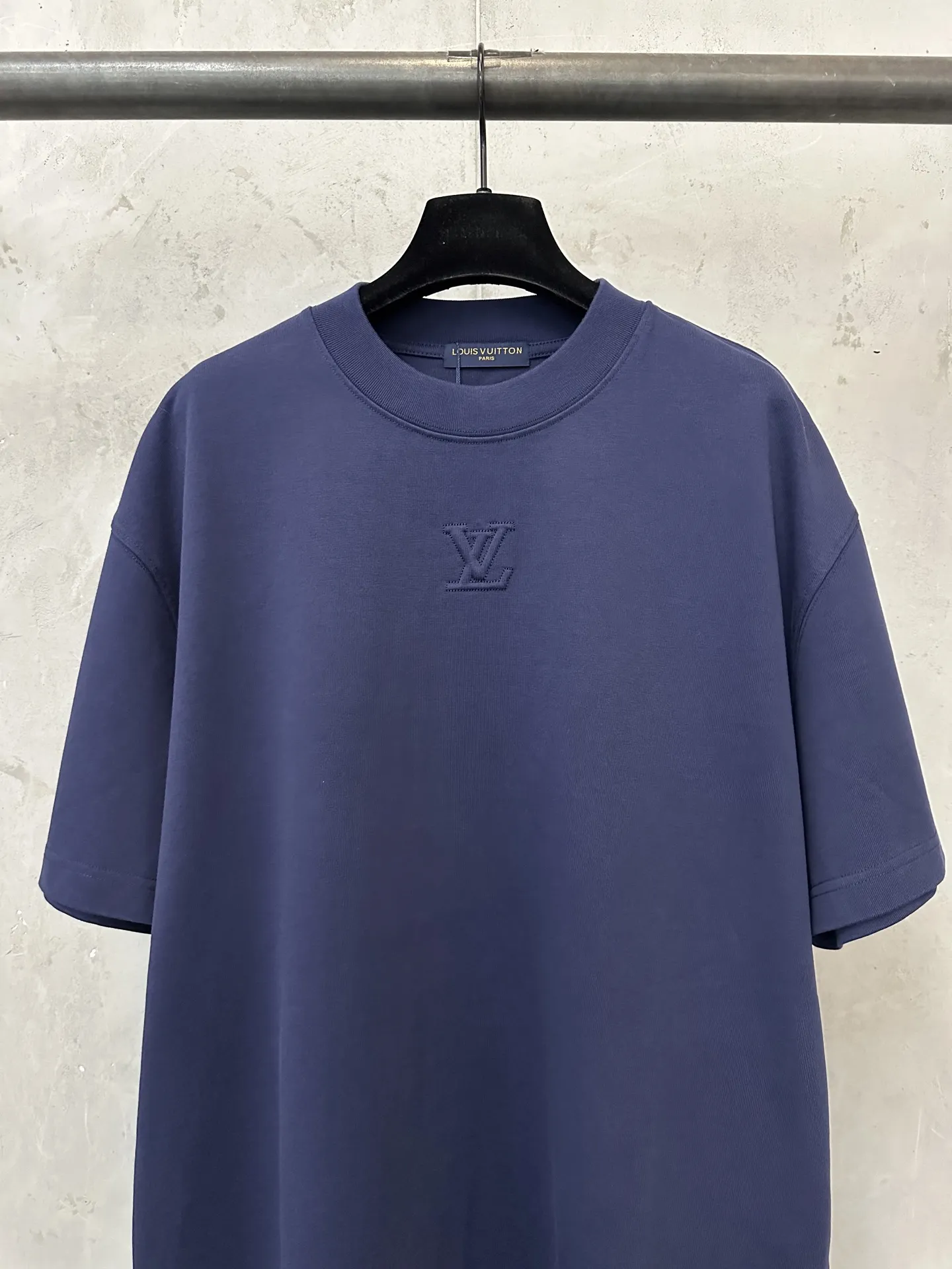 Embossed Logo Heavyweight Cotton T-Shirt D21020488 — view 3