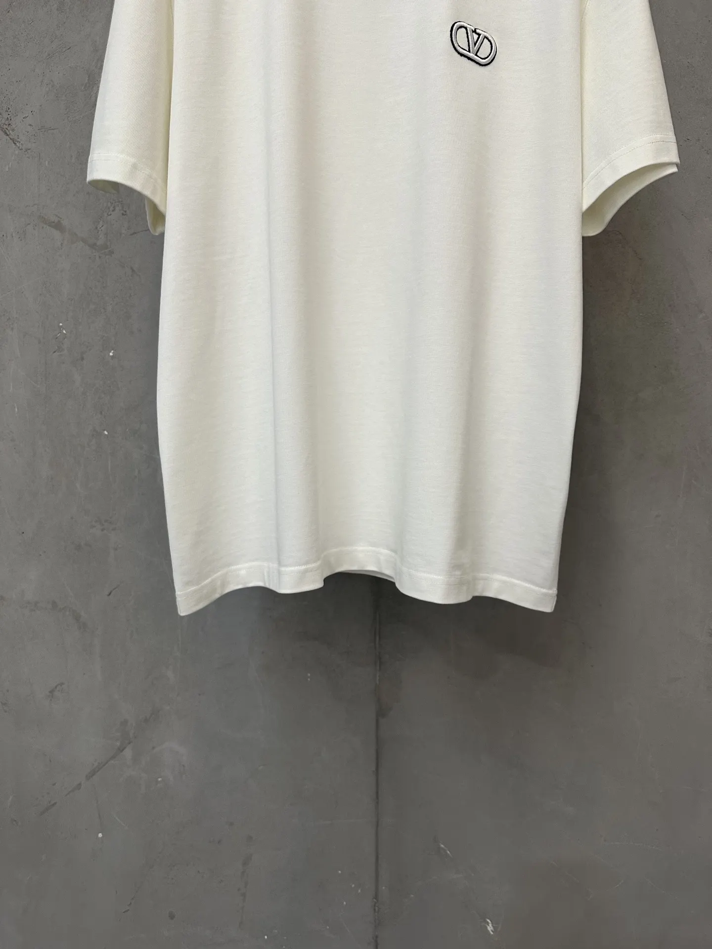 VLogo Embroidered Heavyweight Cotton T-Shirt D21020650 — view 4