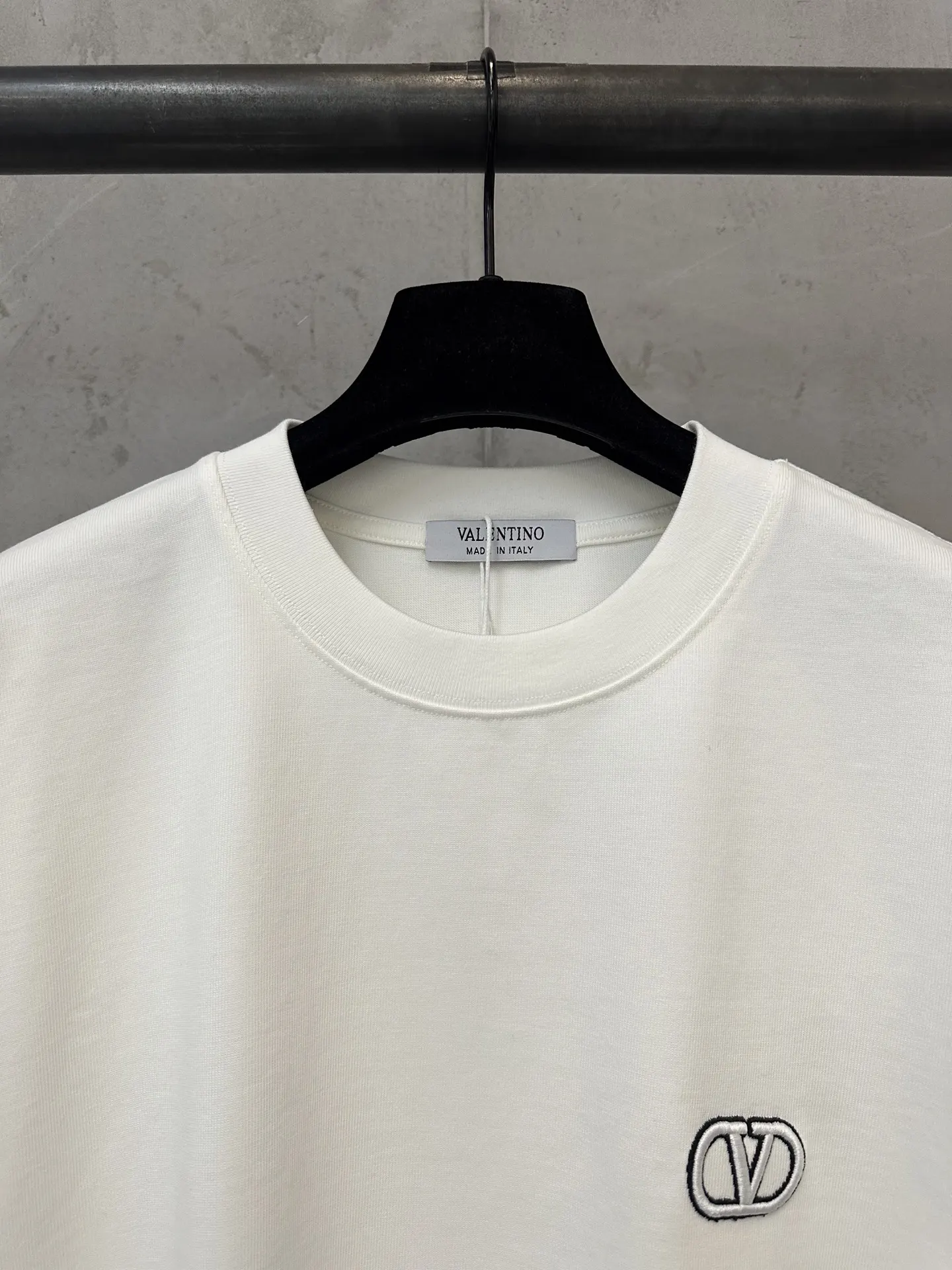 VLogo Embroidered Heavyweight Cotton T-Shirt D21020650 — view 5