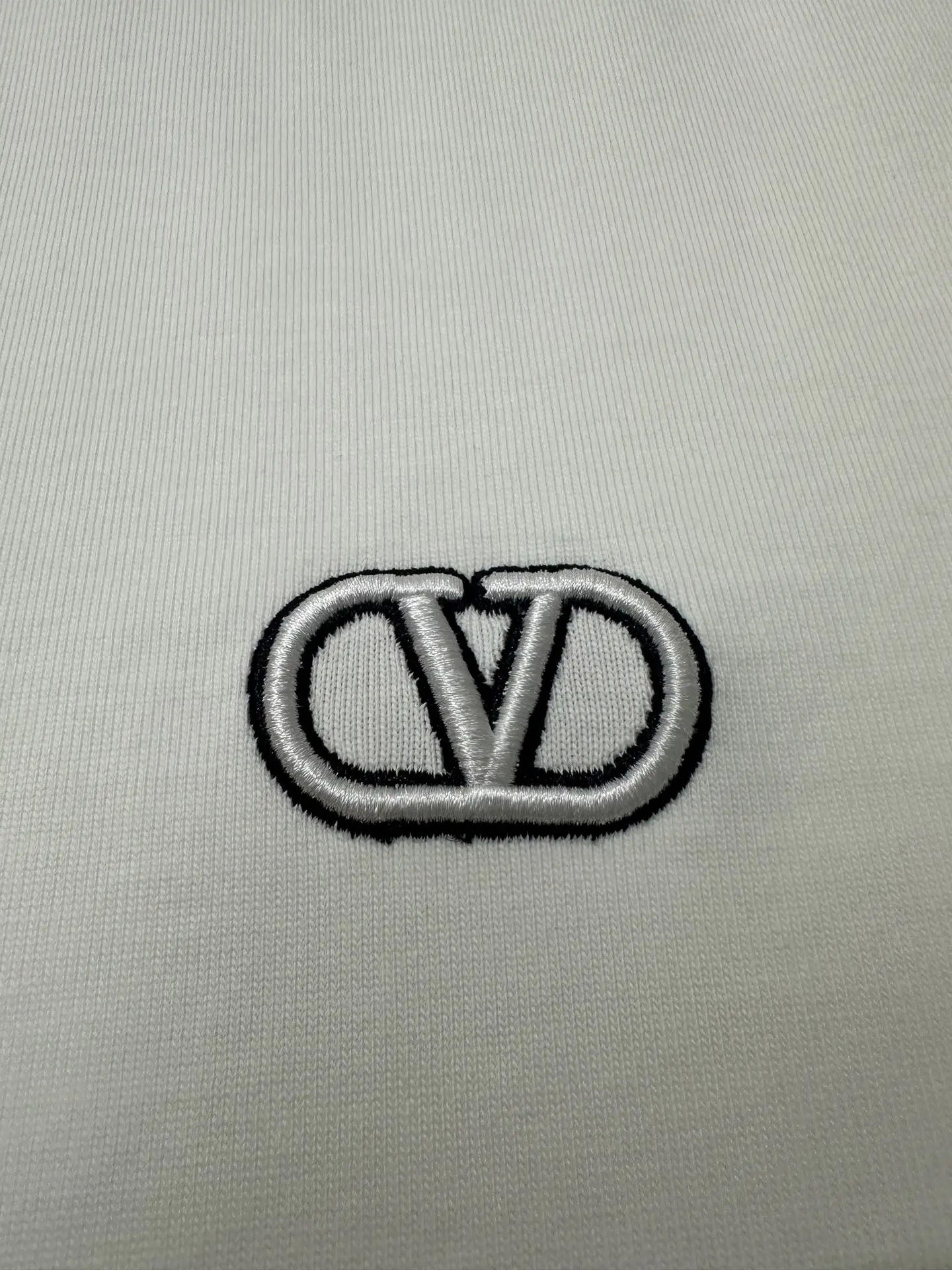 VLogo Embroidered Heavyweight Cotton T-Shirt D21020650 — view 7
