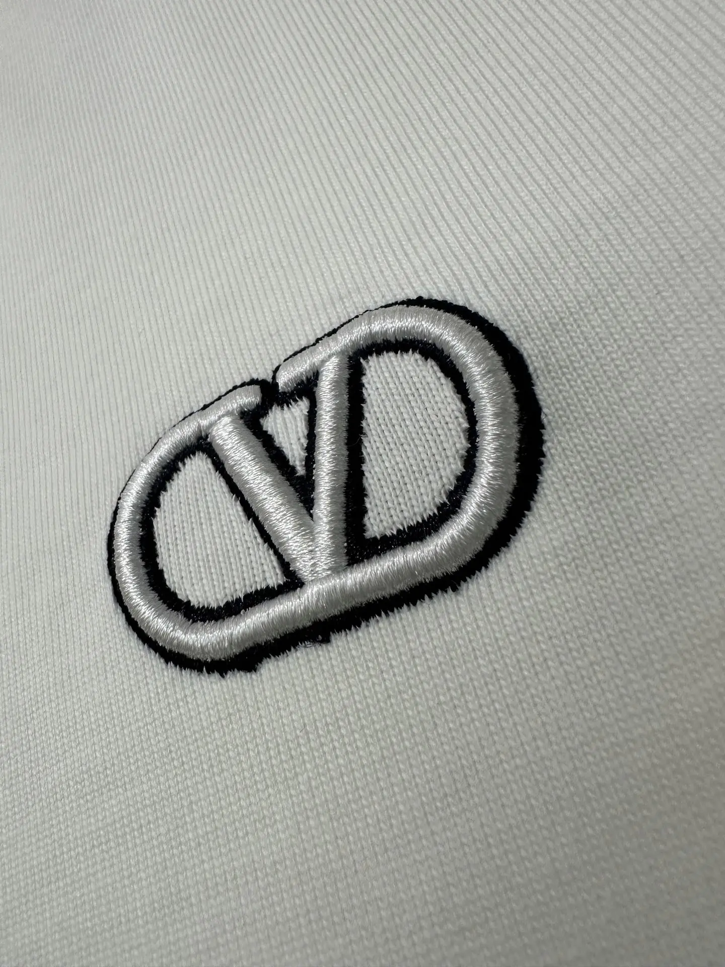 VLogo Embroidered Heavyweight Cotton T-Shirt D21020650 — view 8