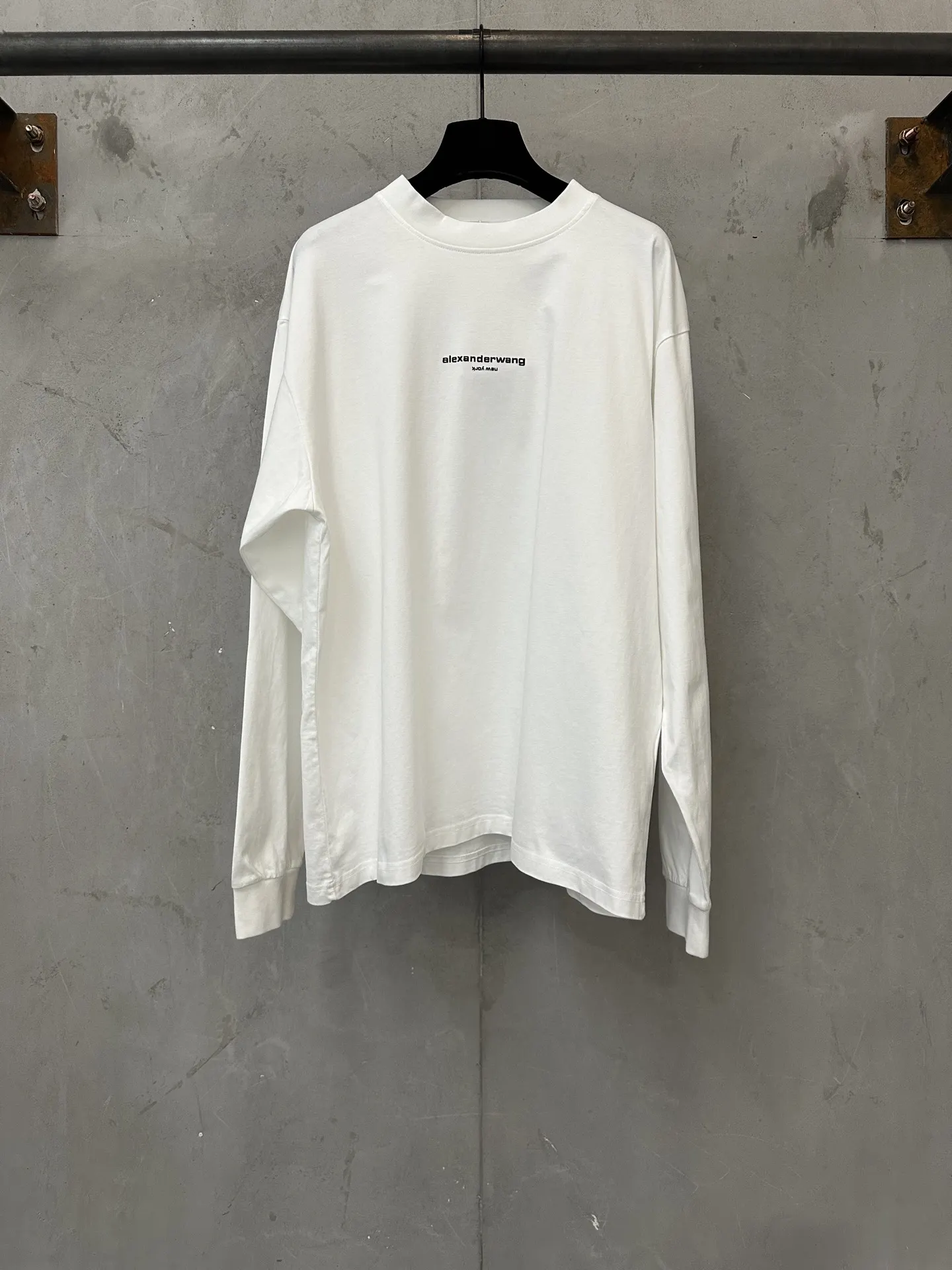 Logo Print Long-Sleeve T-Shirt D22023091