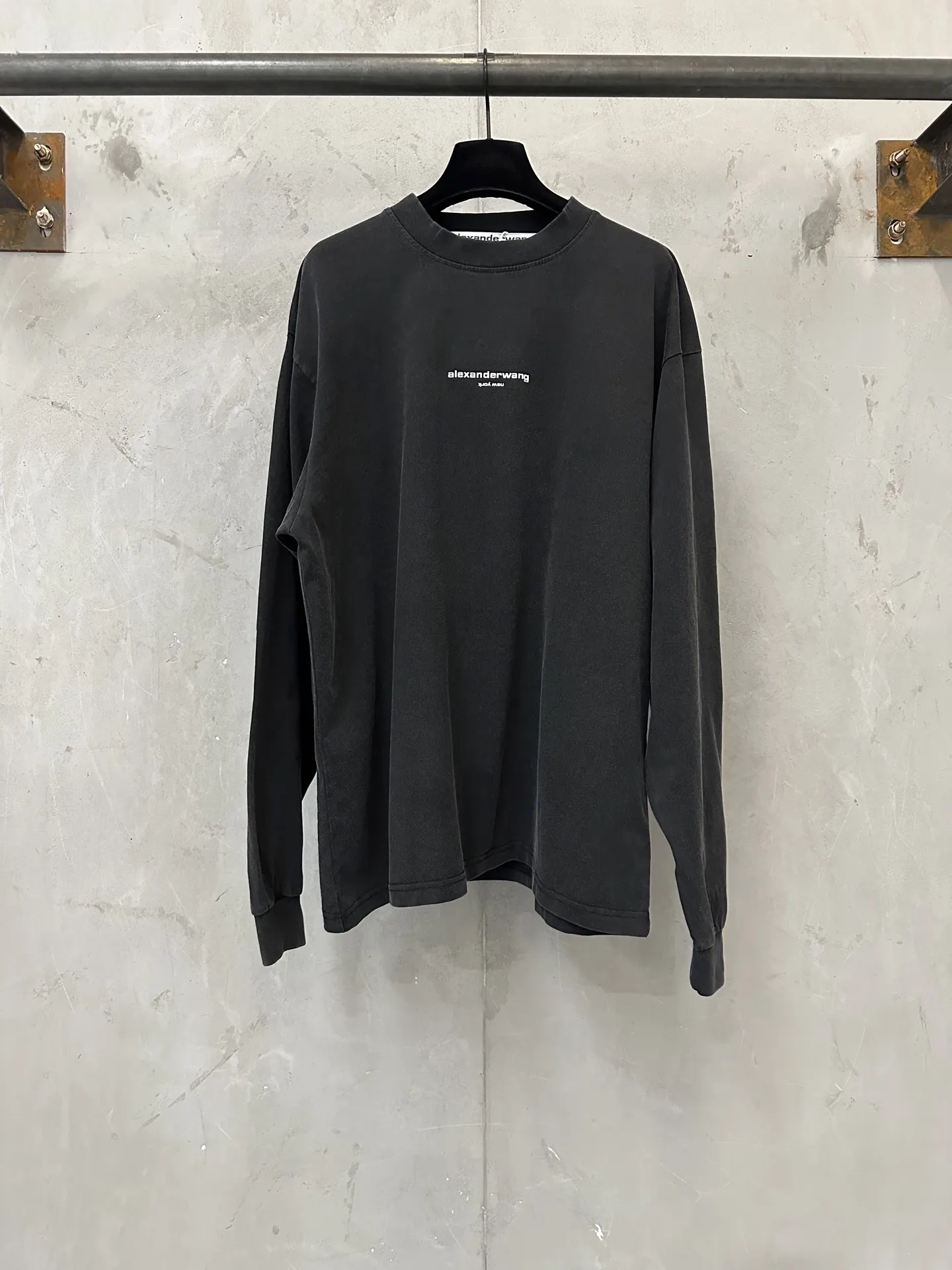 Logo Print Long-Sleeve T-Shirt D22023090