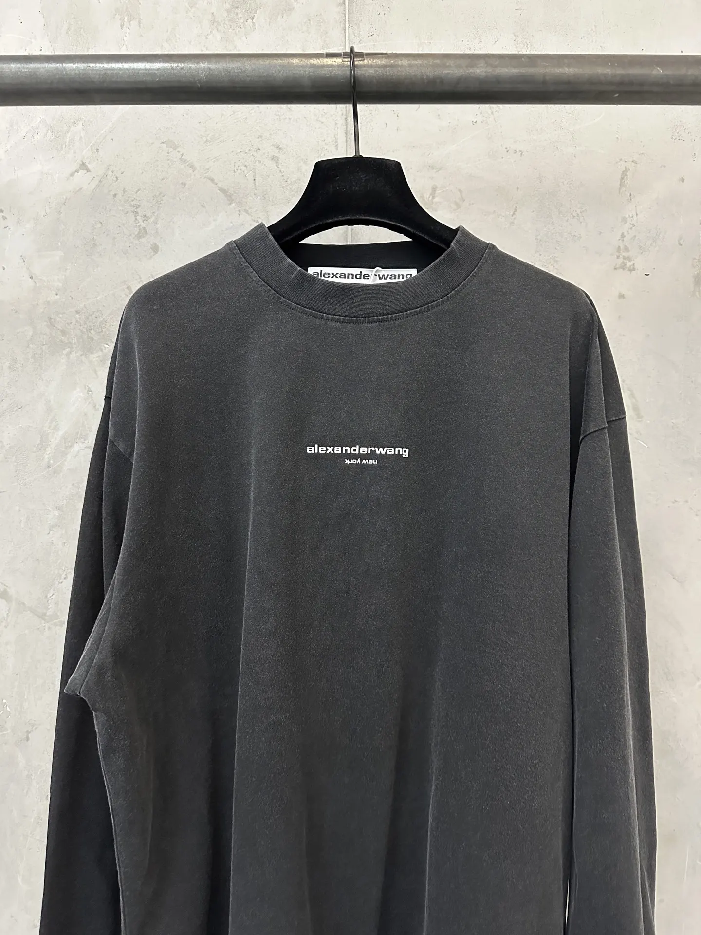 Logo Print Long-Sleeve T-Shirt D22023090 — view 3