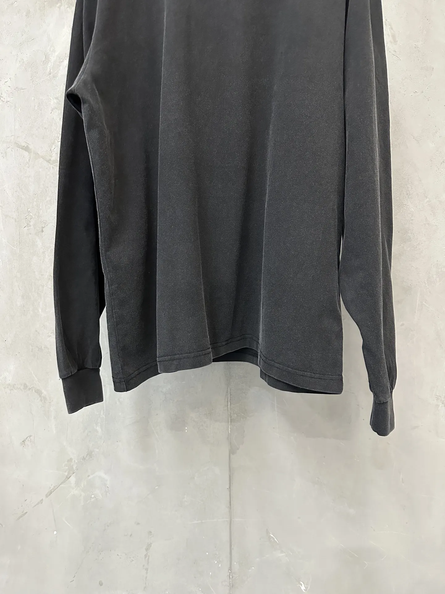 Logo Print Long-Sleeve T-Shirt D22023090 — view 4