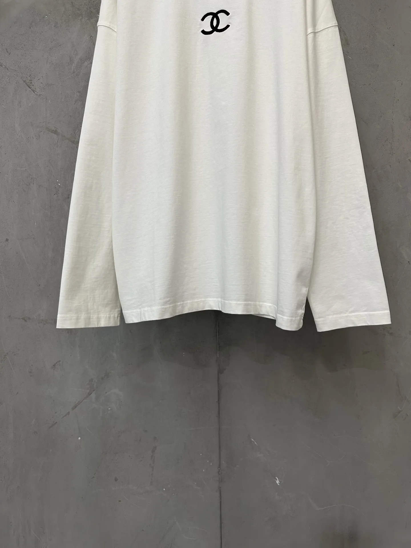 Logo Embroidered Long-Sleeve T-Shirt D22023083 — view 4