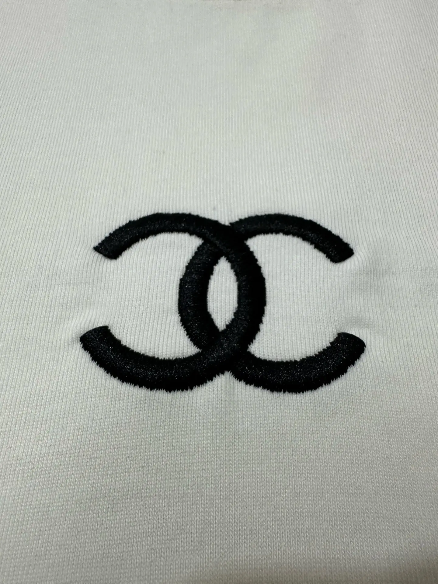 Logo Embroidered Long-Sleeve T-Shirt D22023083 — view 7